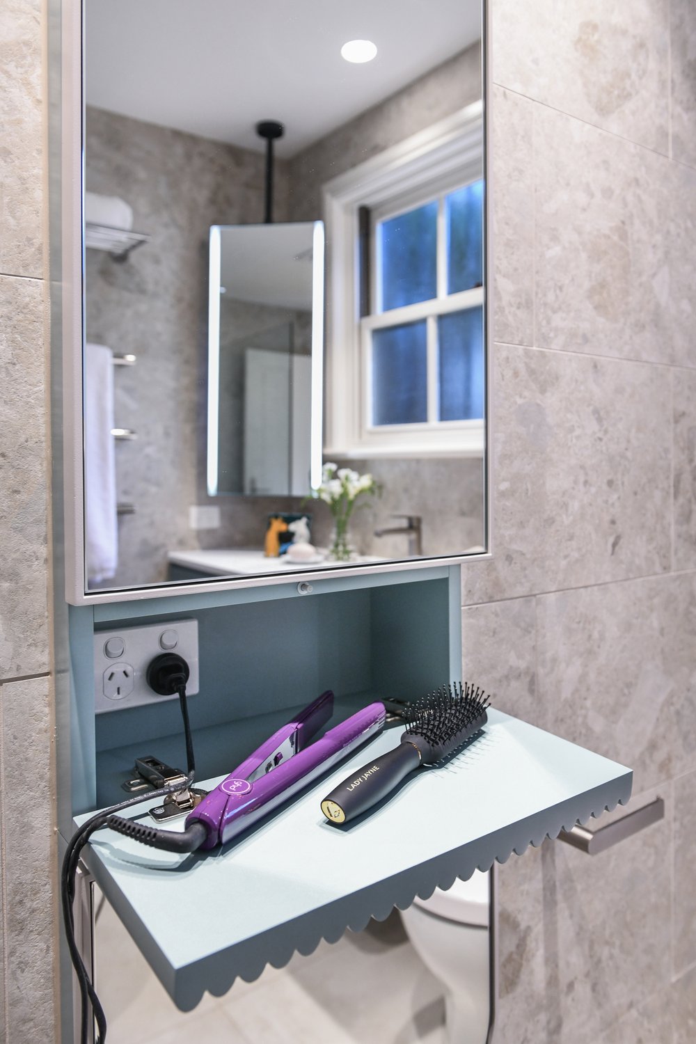 sydney_bathroom_design_shaving_cabinet_recessed