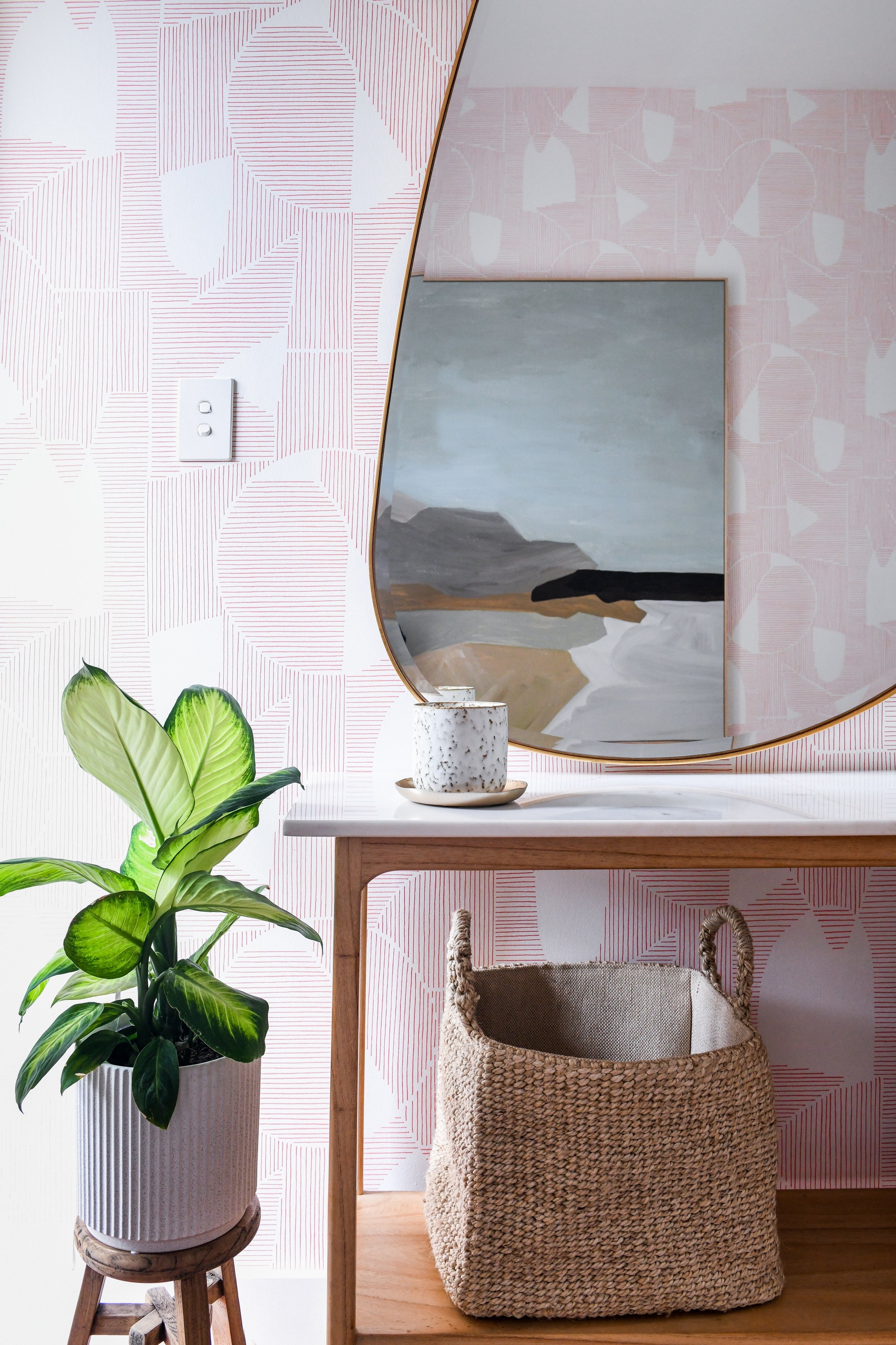 seaforth_entry_wallpaper_pink_mirror