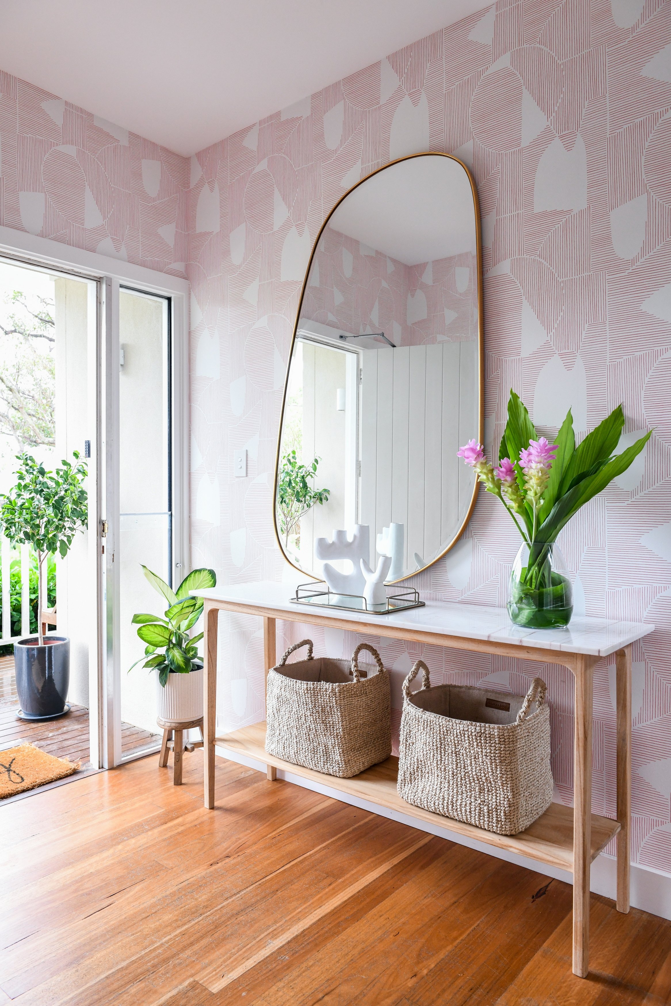 northern_beaches_entry_pink_wallpaper_console