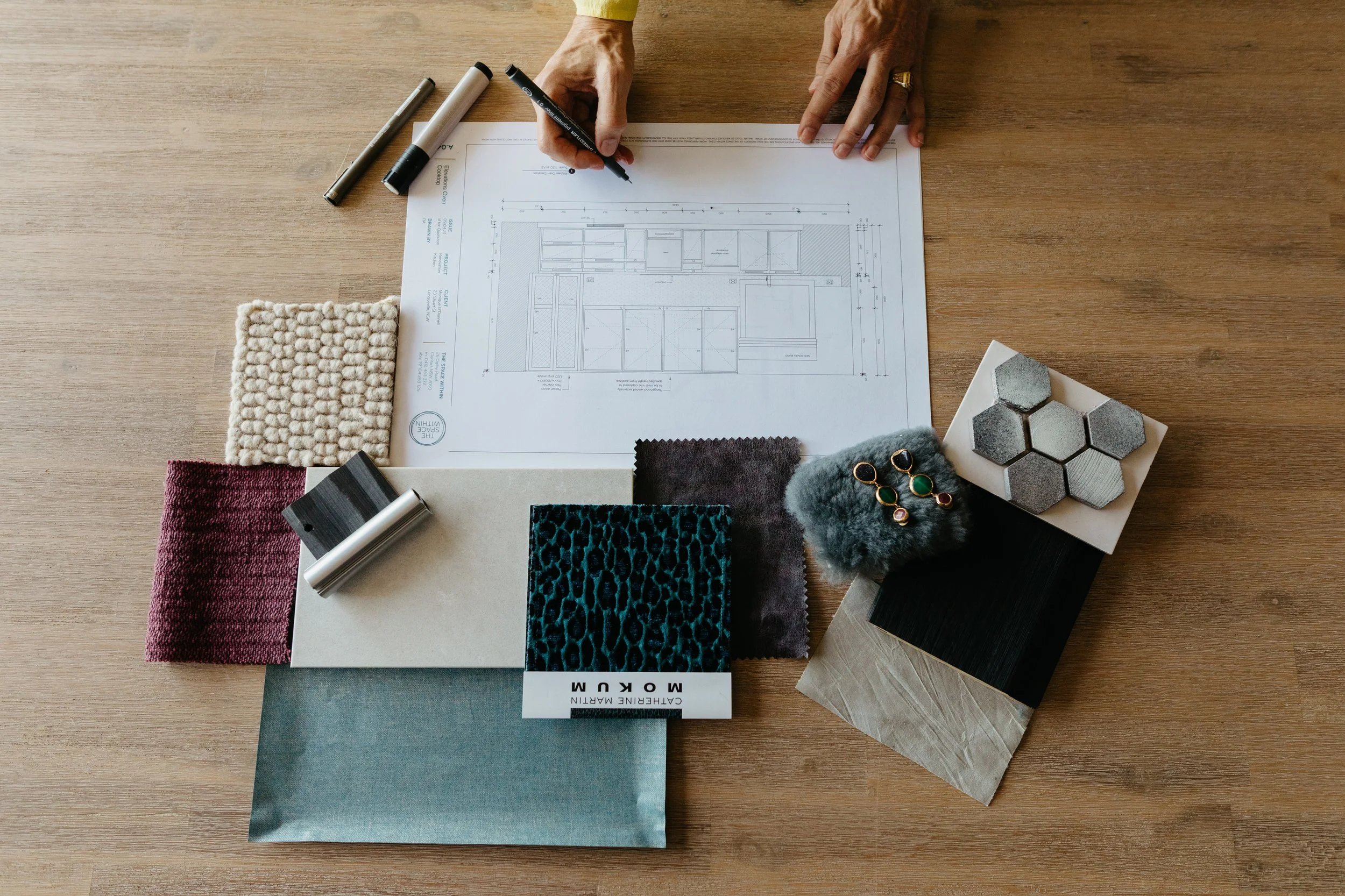 Applying materials and finishes to a kitchen and dining room design