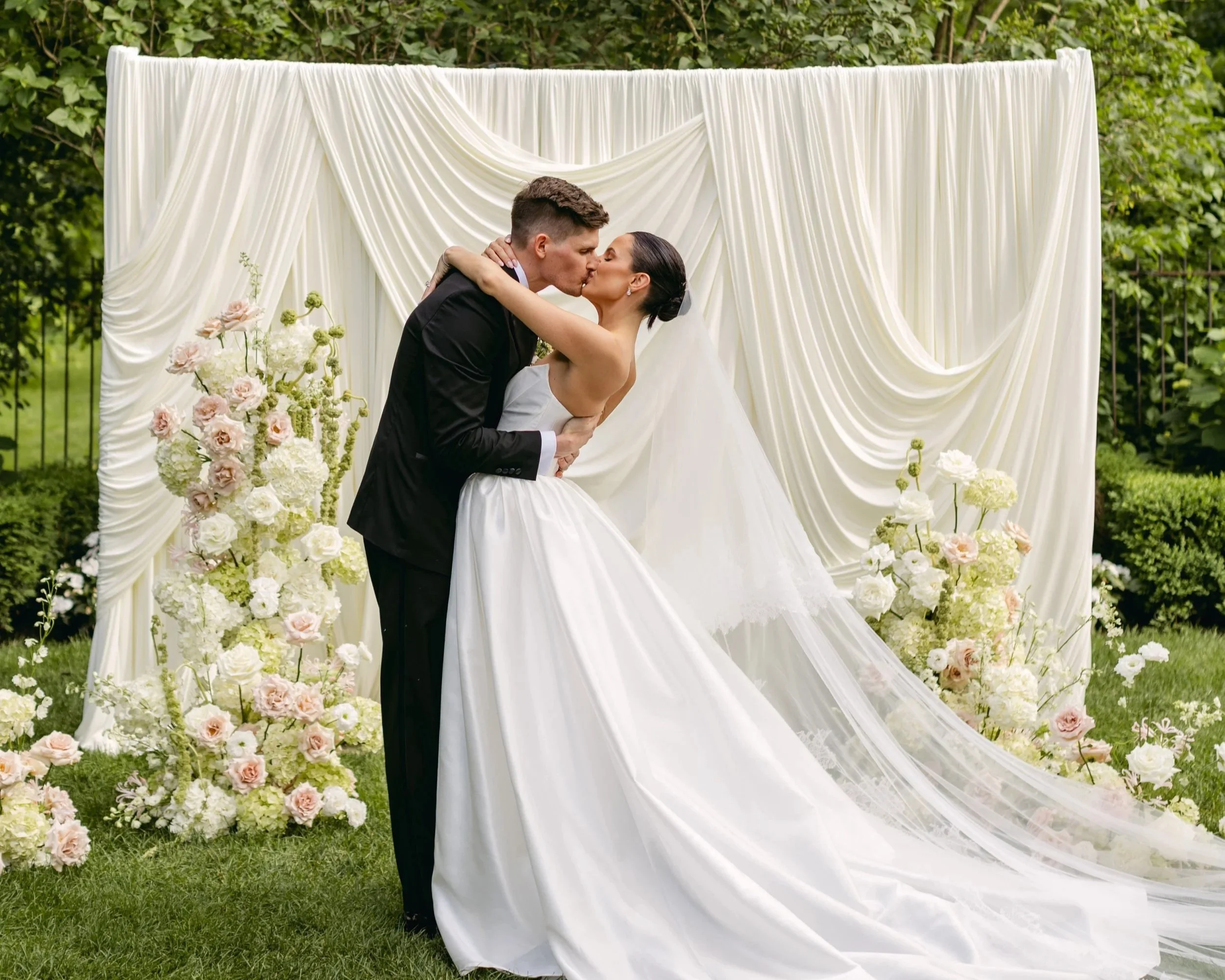 Laura & Cole // Graydon Hall