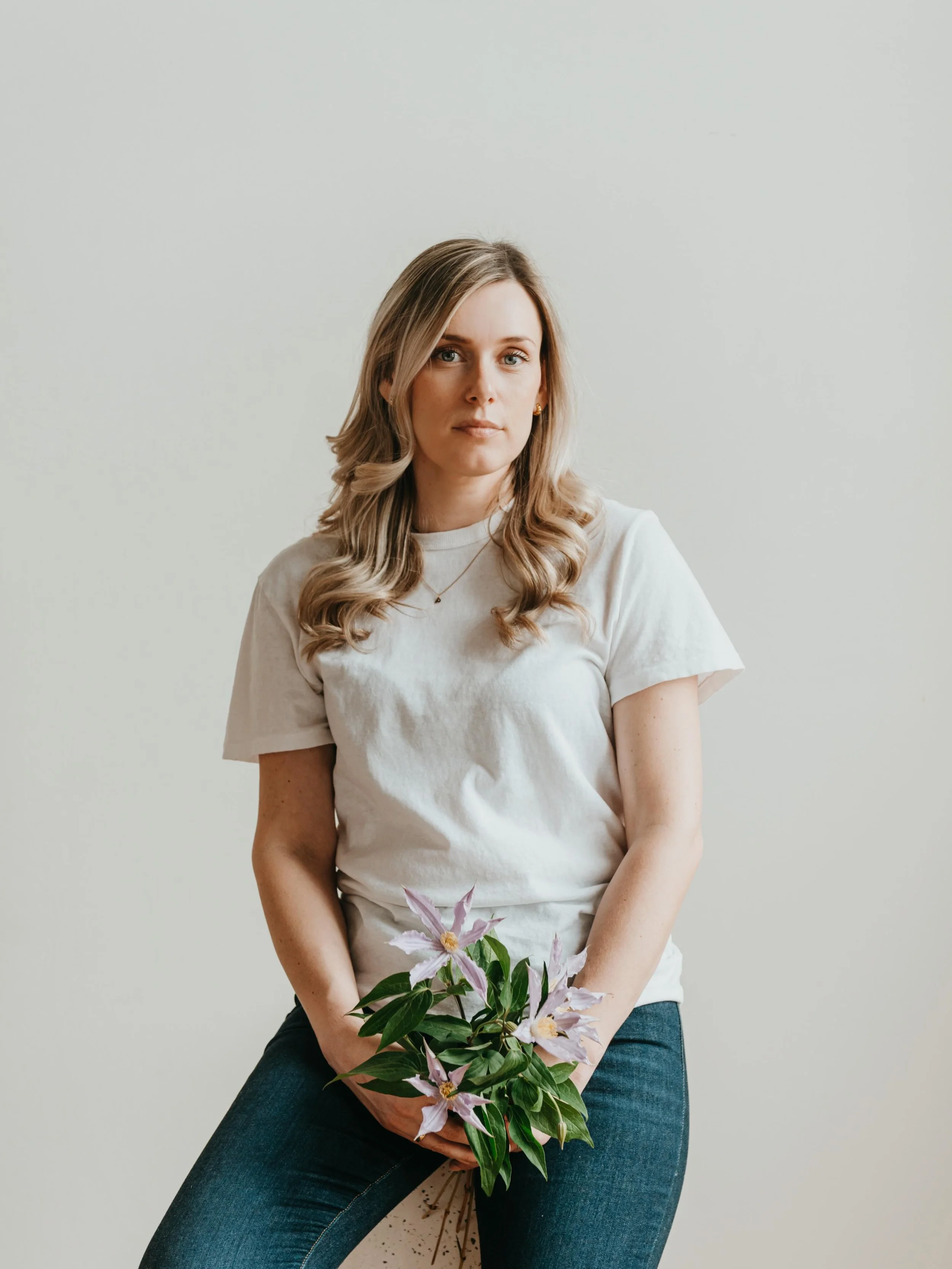 It&rsquo;s time for a re-intro! If you&rsquo;re new around here, thanks for following along. Here are some quirky things to know about me, the founder and designer behind Bellwood Blooms 🌸🙋🏼&zwj;♀️

1. My favourite colour is green. Not sage green.