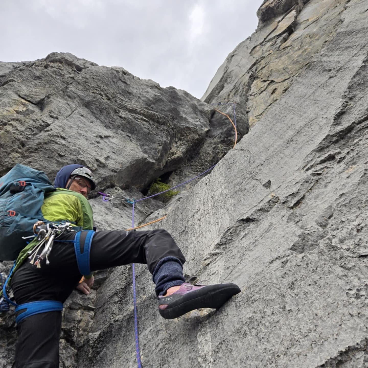 Summer is slowly creeping in, altough the snow is never too far. A great time to enjoy the rock, and as the snow receeds, the summer alpine climbing. Bring it on!