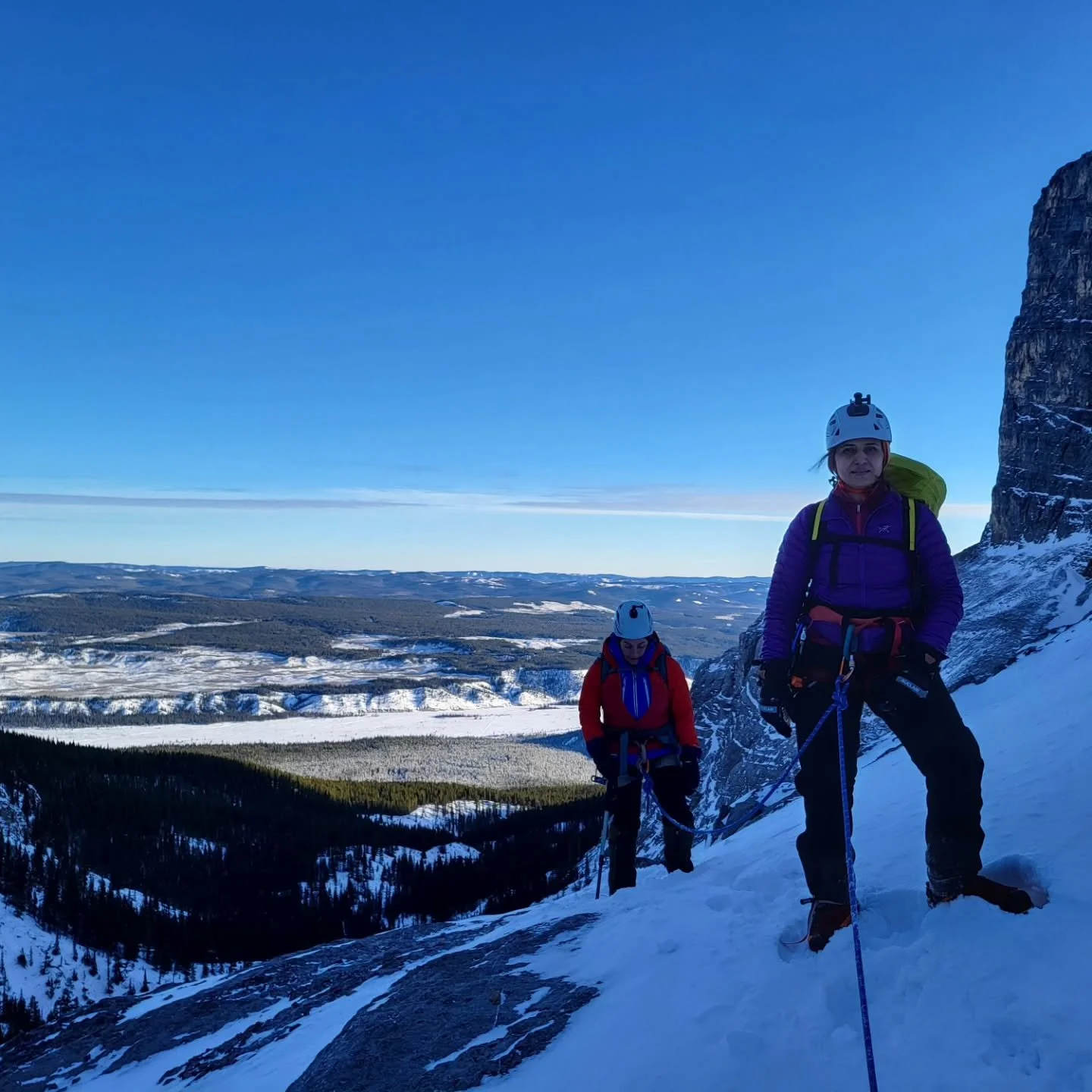 The cold is here and ice climbs are fattening up nicely! Book your dates, spots still open in December/January... come and play!