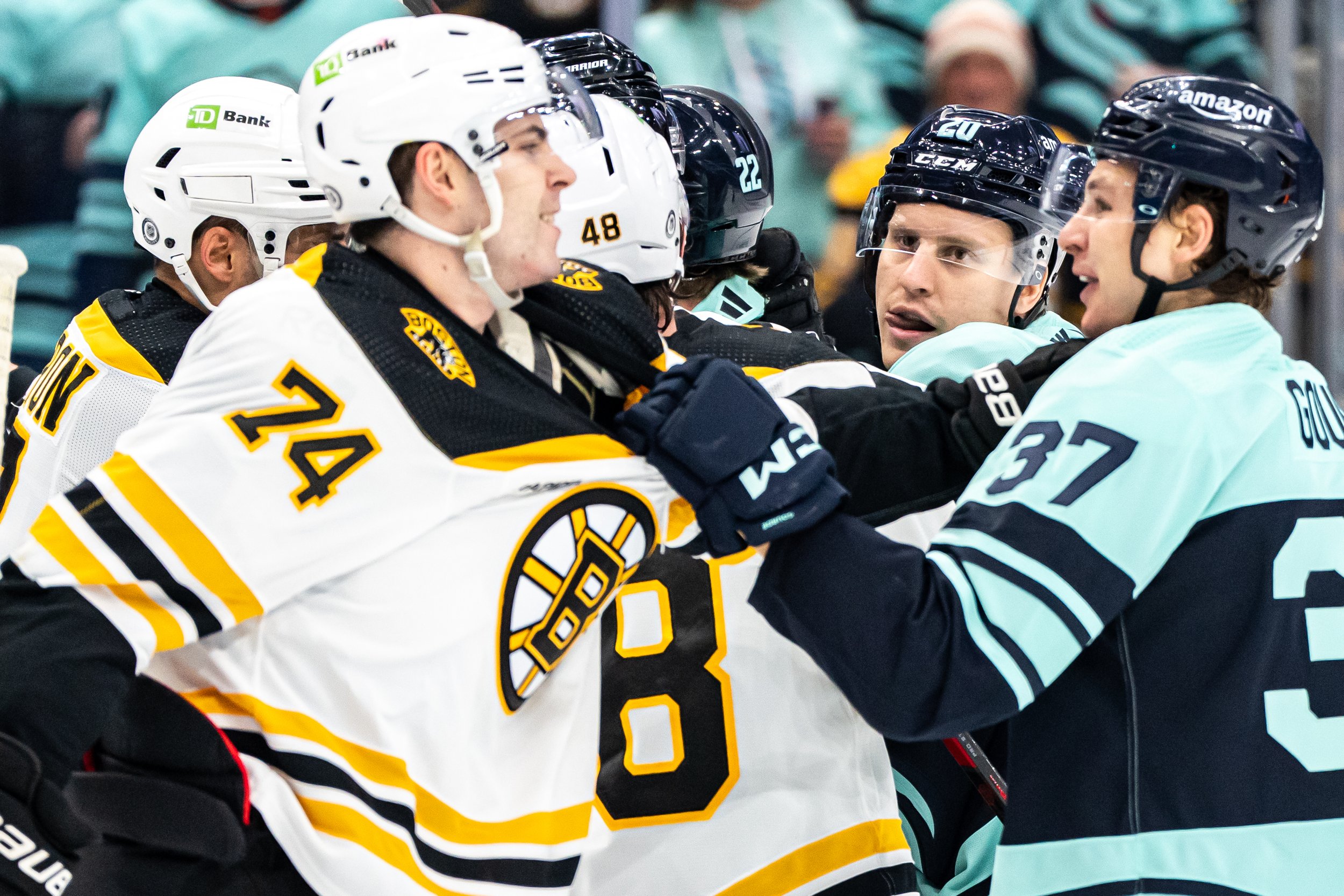 LLyons_Kraken_Bruins_230223-3.jpg