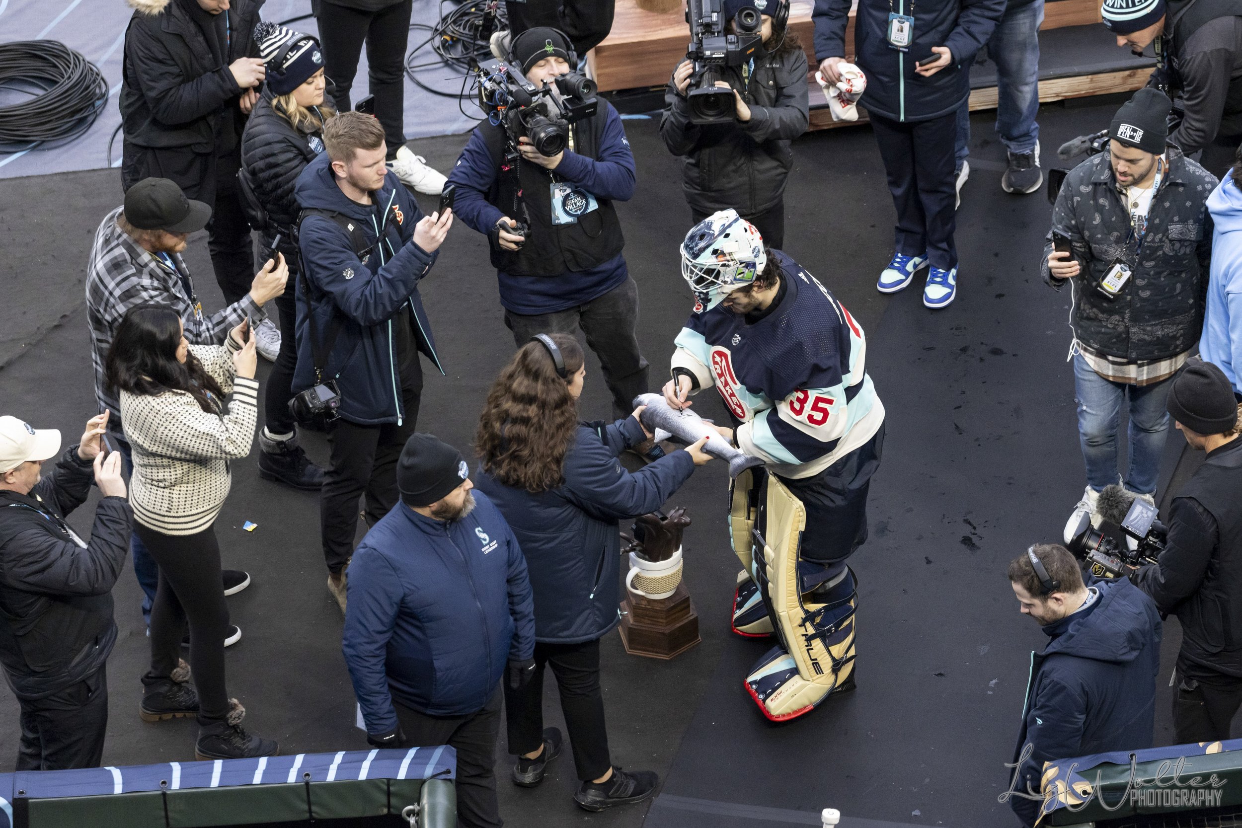 240101_WinterClassic2024-SeattleKrakenVSVegasGoldenKnights_LizWolter_269_WM.jpg