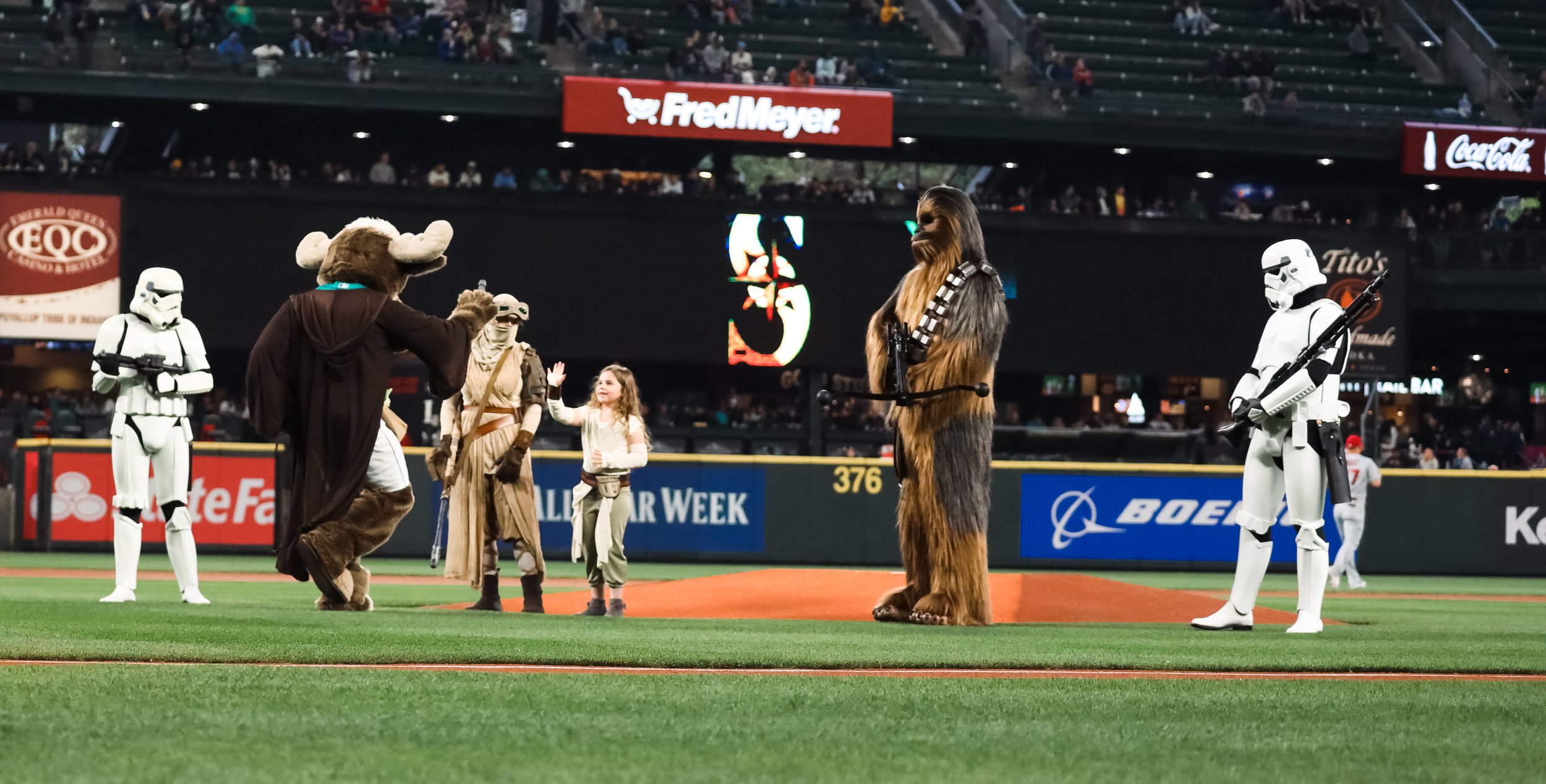 Mariners get a dominant win against Angels on Star Wars night