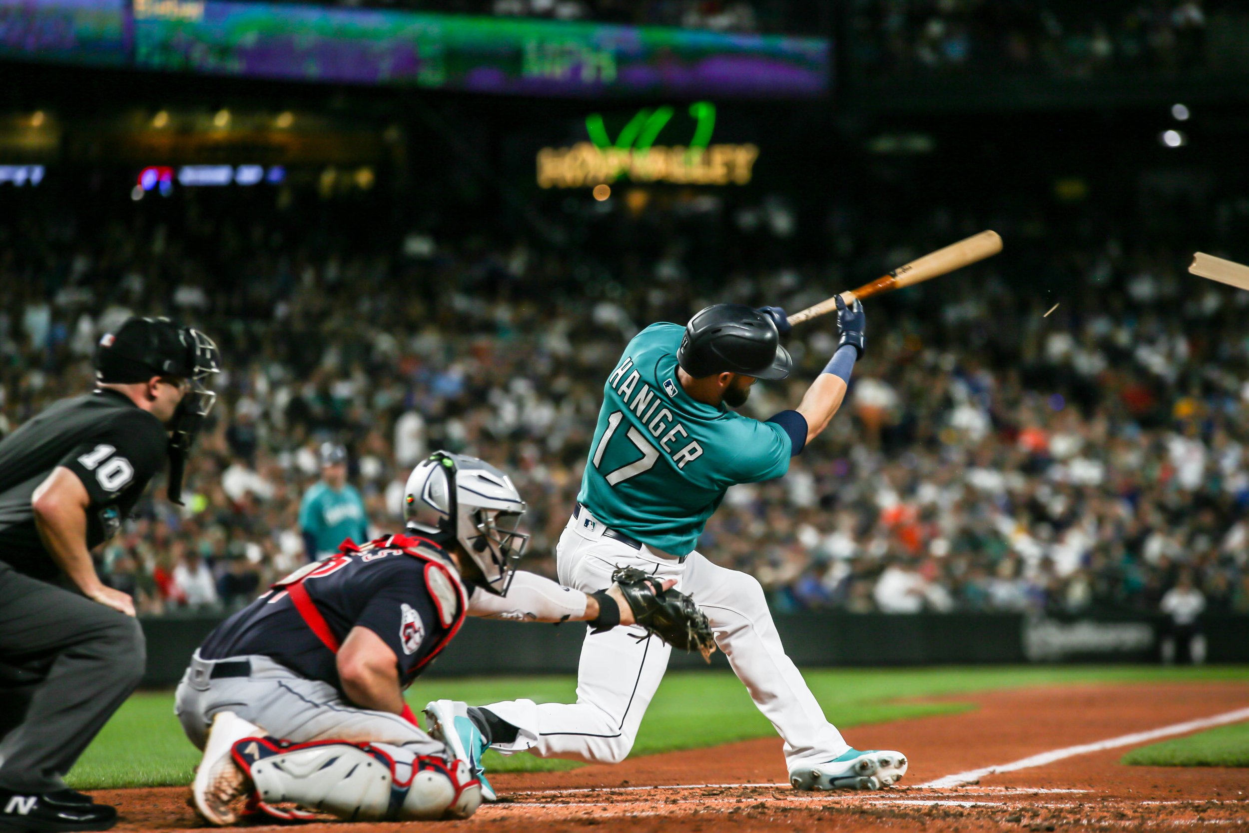 Mariners walk off the Guardians to take game two of the series