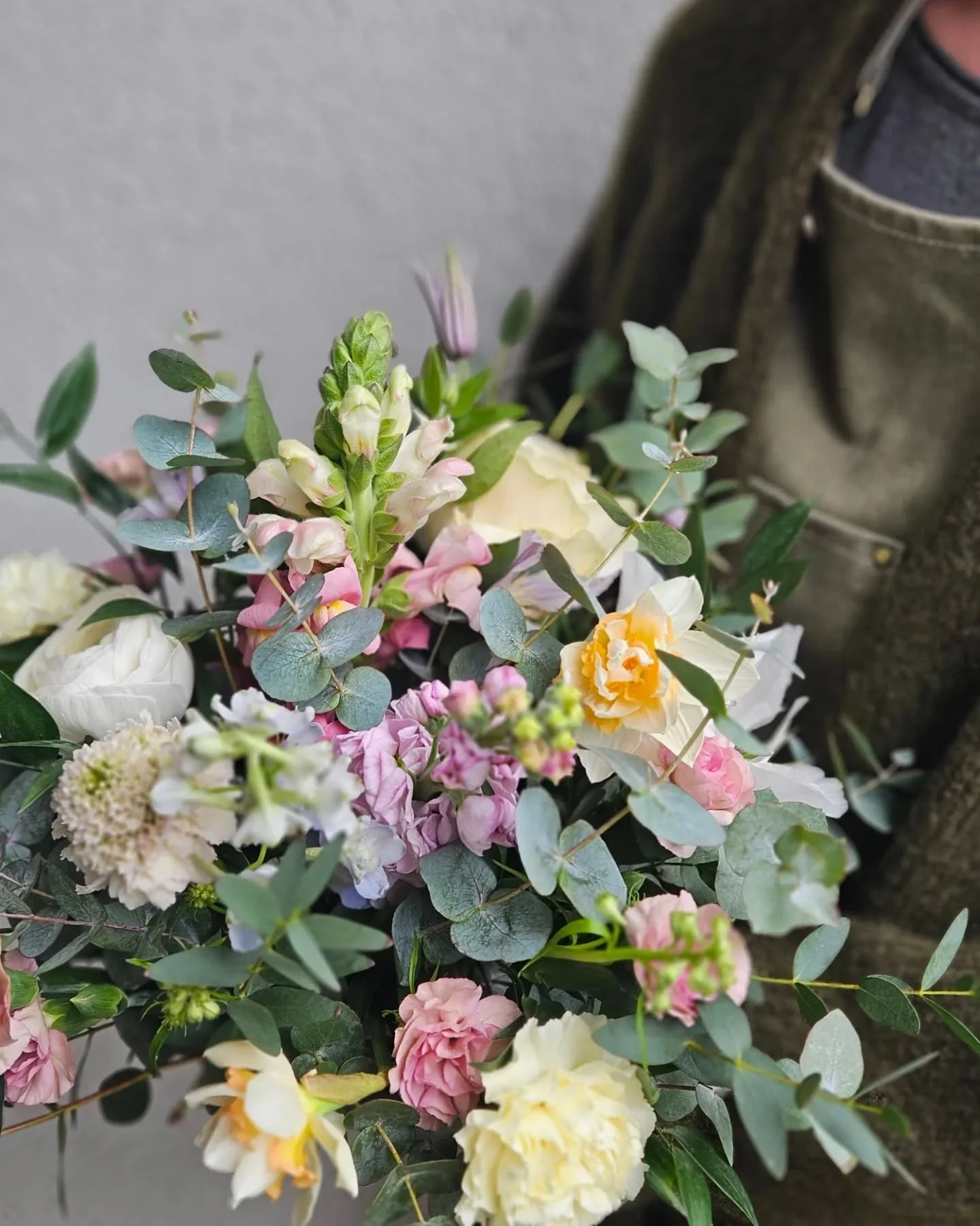 Kev&auml;&auml;n valo lis&auml;&auml;ntyy hurmaavaa tahtia ja maaliskuu on hujahtanut jo l&auml;hes loppuun 🌸

Ensi viikolla p&auml;&auml;si&auml;isen alla palvelemme normaalisti maanantaista torstaihin sek&auml; lauantaina. Pitk&auml;perjantaina ja