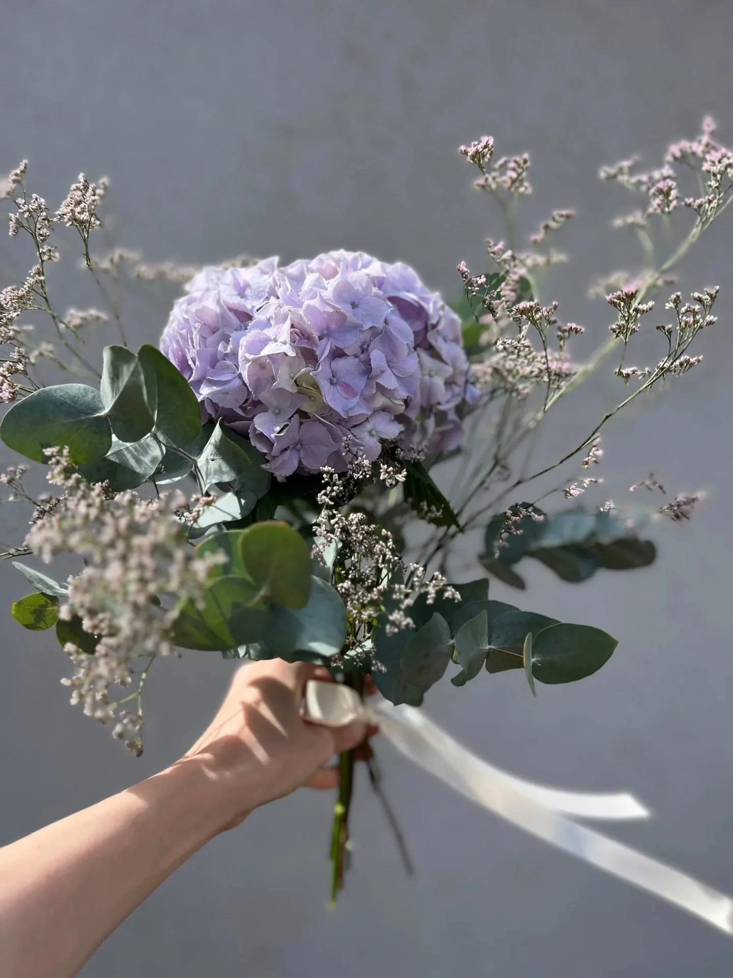 T&auml;ll&auml; viikolla tulee kouluvuosi p&auml;&auml;t&ouml;kseens&auml; monella - muista valmistuvaa ihanin kukkasin 🌸

Viel&auml; ehdit varata onnittelu- ja juhlakukat ennakkoon verkossa, puodilla, s&auml;hk&ouml;postitse tai soittamalla 💜

Pal