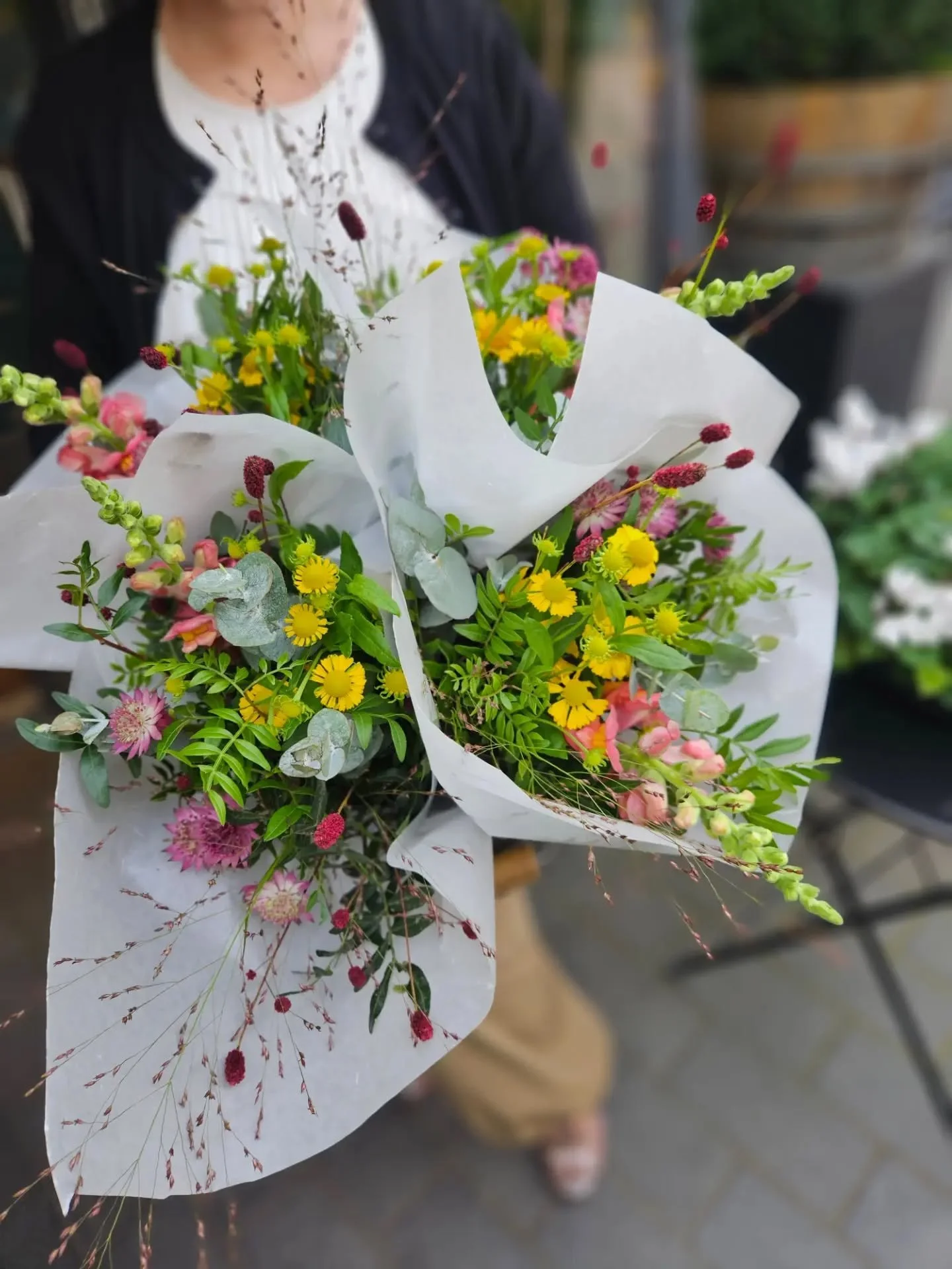 Ajankohtaisia herkkuja maljakkoon - meid&auml;n viikkobouquet alkaen 29 euroa 🌼

N&auml;hd&auml;&auml;n puodilla
ma-pe klo 10-18
la klo 10-15

💛✨💛

#kukkakauppatampere #floristitampere #kivijalkakauppa #kaudenkukat #kukkakimppu