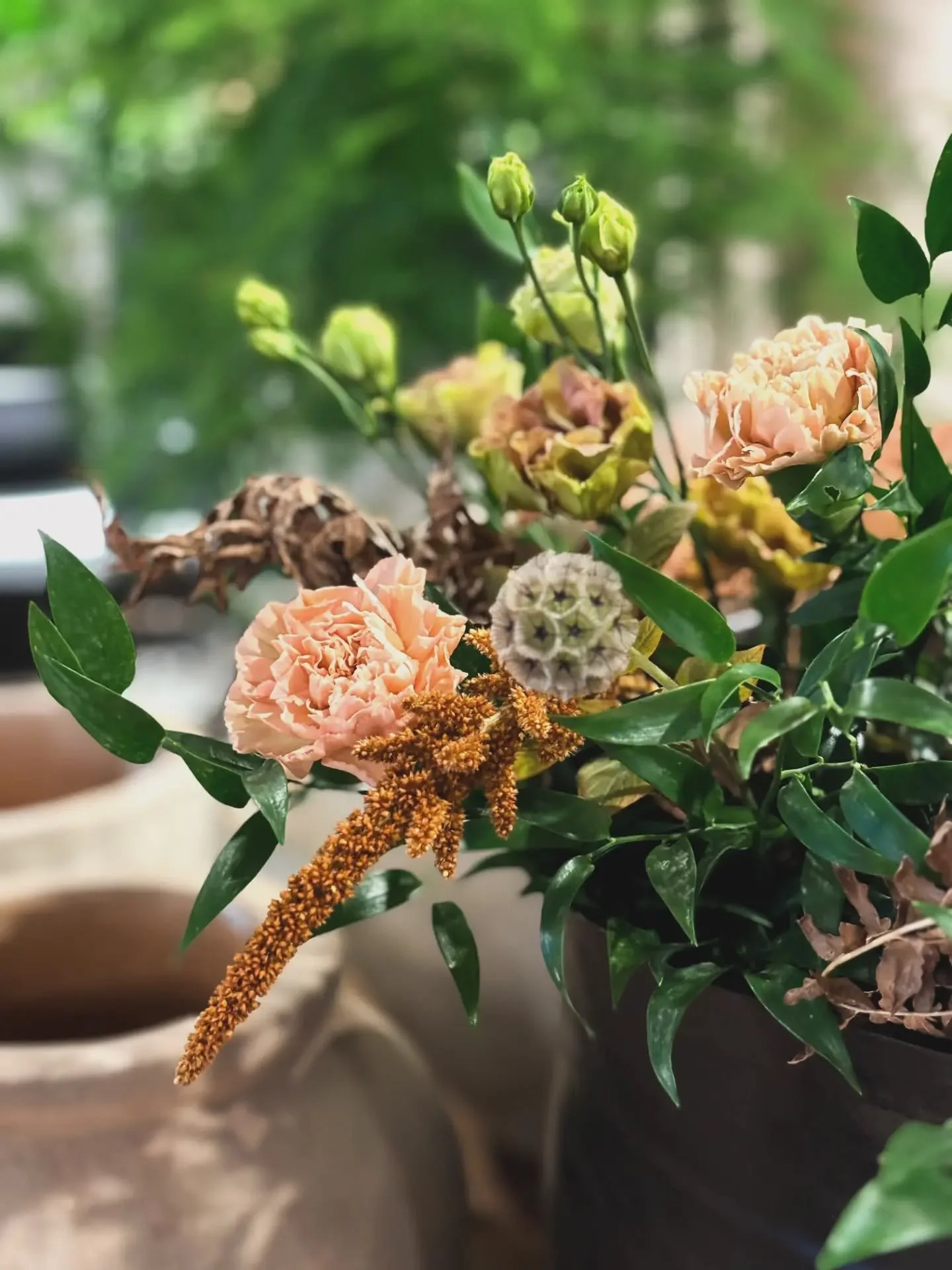 Kaunista, aurinkoista sunnuntaita 🍂 Syksy tuntuu edenneen aivan hurjaa vauhtia, ja meill&auml; on suunnitteilla niin paljon kaikkia kivoja juttuja ja tilaust&ouml;it&auml; loppuvuoteen. Fiilistell&auml;&auml;n nyt t&auml;ysill&auml; syksy&auml; ja t