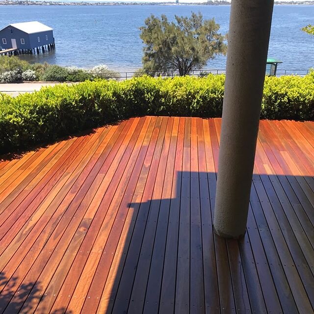 Deck with a view ☀️ This is spotted gum decking. 125mm wide. Not a bad spot for Friday drinks 🍷🍻