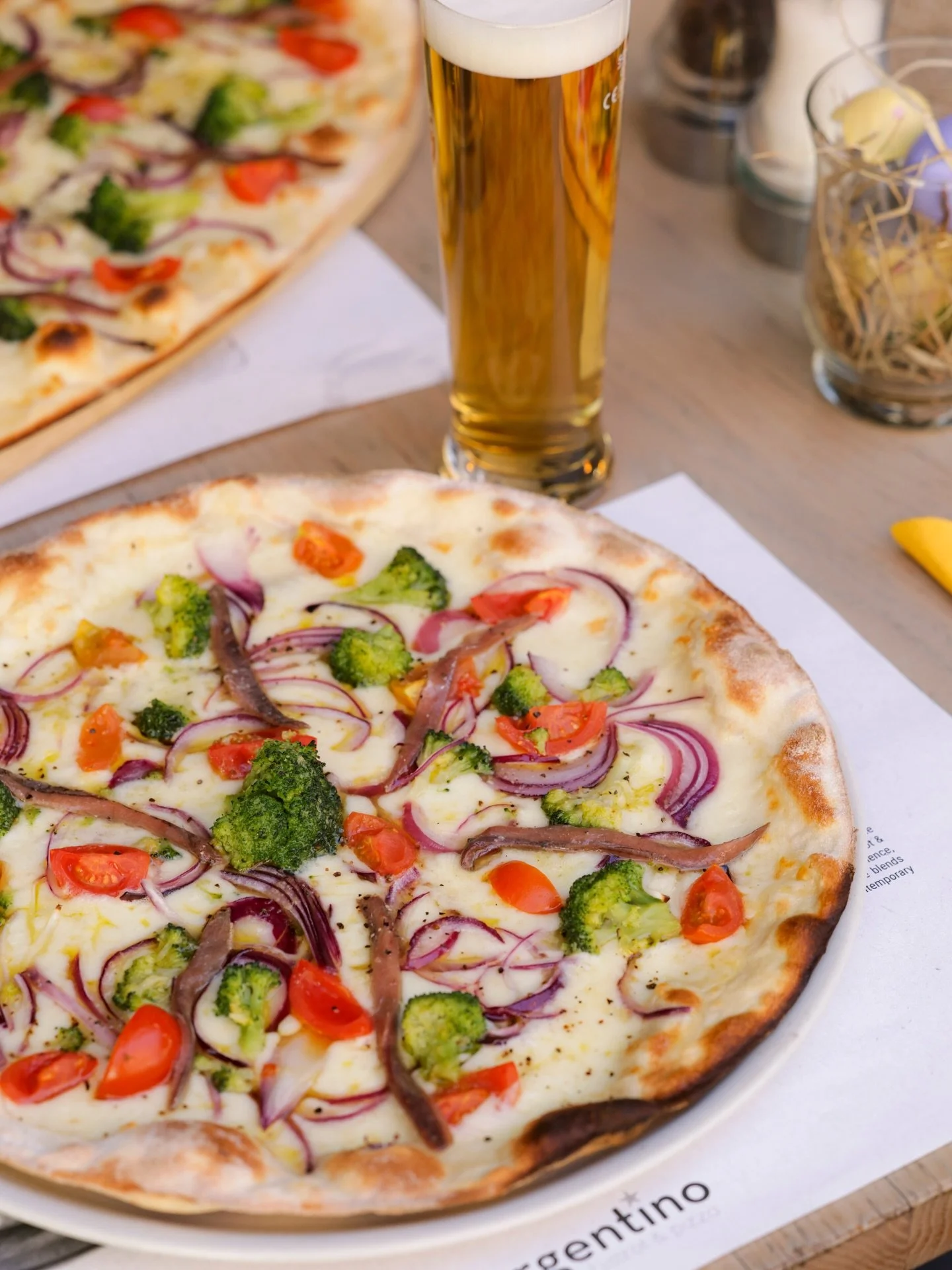 Tutte le nostre pizze puoi scegliere di mangiarle al piatto o al tagliere 😍 e tu, quale preferisci?

⤴️PIZZA DEL MESE #APRILE 🌸🥦🍅🧅🧄
Mozzarella, acciughe del Cantabrico, broccoletti saltati, pomodorini, cipolle, olio all&rsquo;aglio e pepe Valle