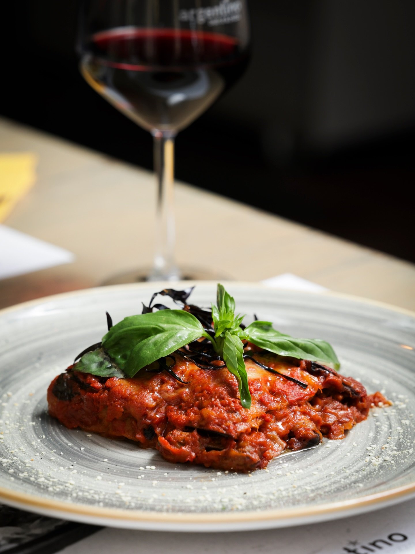 Nel nuovo menu vi proponiamo un grande classico sempre irresistibile! Lo trovate nel menu #perstuzzicare 😍

⤴️MILLEFOGLIE DI MELANZANE ALLA PARMIGIANA

📲 in evidenza il men&ugrave; completo!
&mdash;&mdash;&mdash;&mdash;&mdash;&mdash;&mdash;&mdash;&