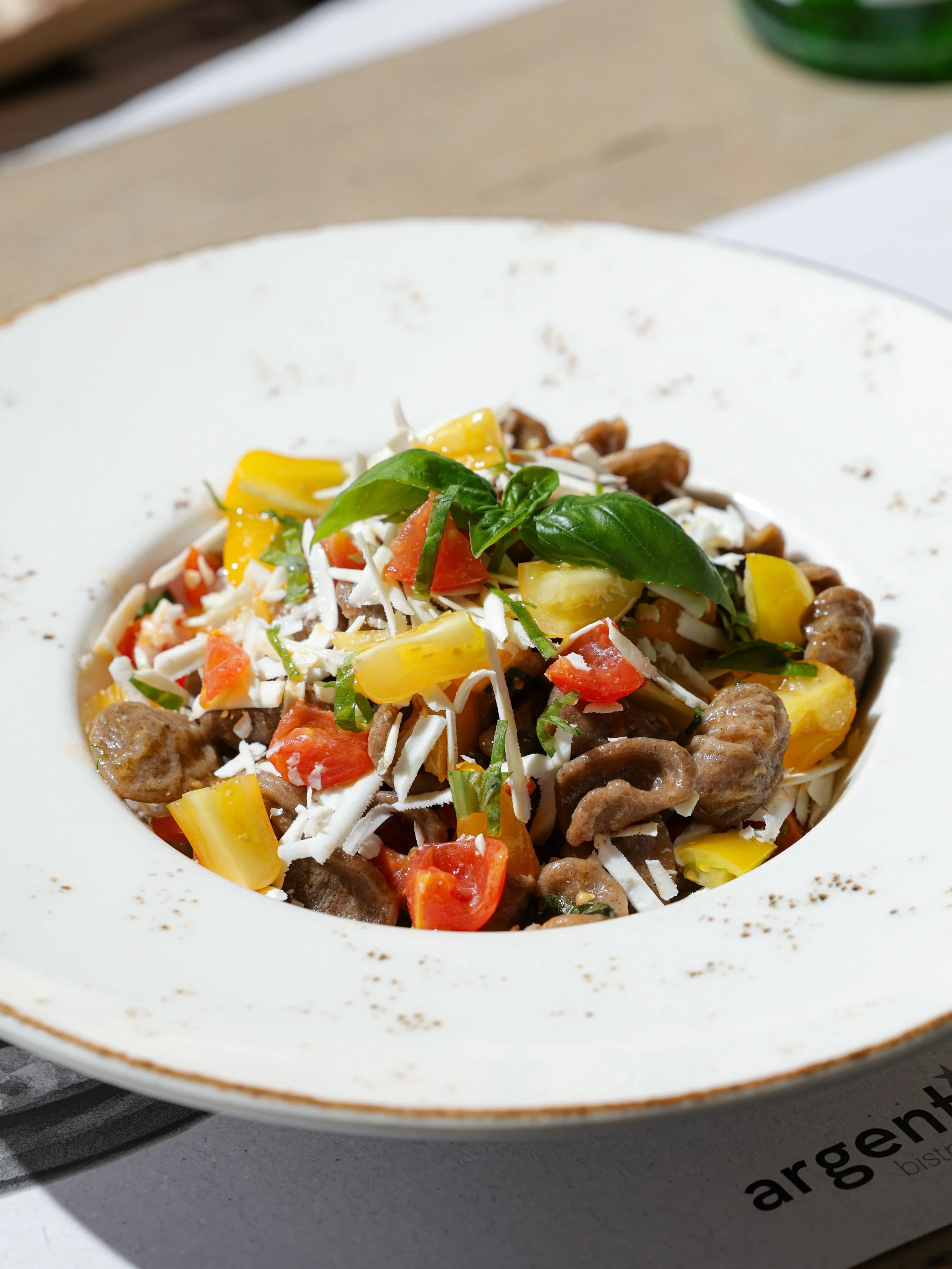 Il nostro primo piatto di questa settimana 🌱🍝
⤴️#ORECCHIETTE AL GRANO ARSO con pomodori datterini gialli e rossi, basilico, olio all&rsquo;aglio e cacioricotta

📲nelle storie in evidenza il menu settimanale completo! 

Argentino Bistrot &amp; Pizz