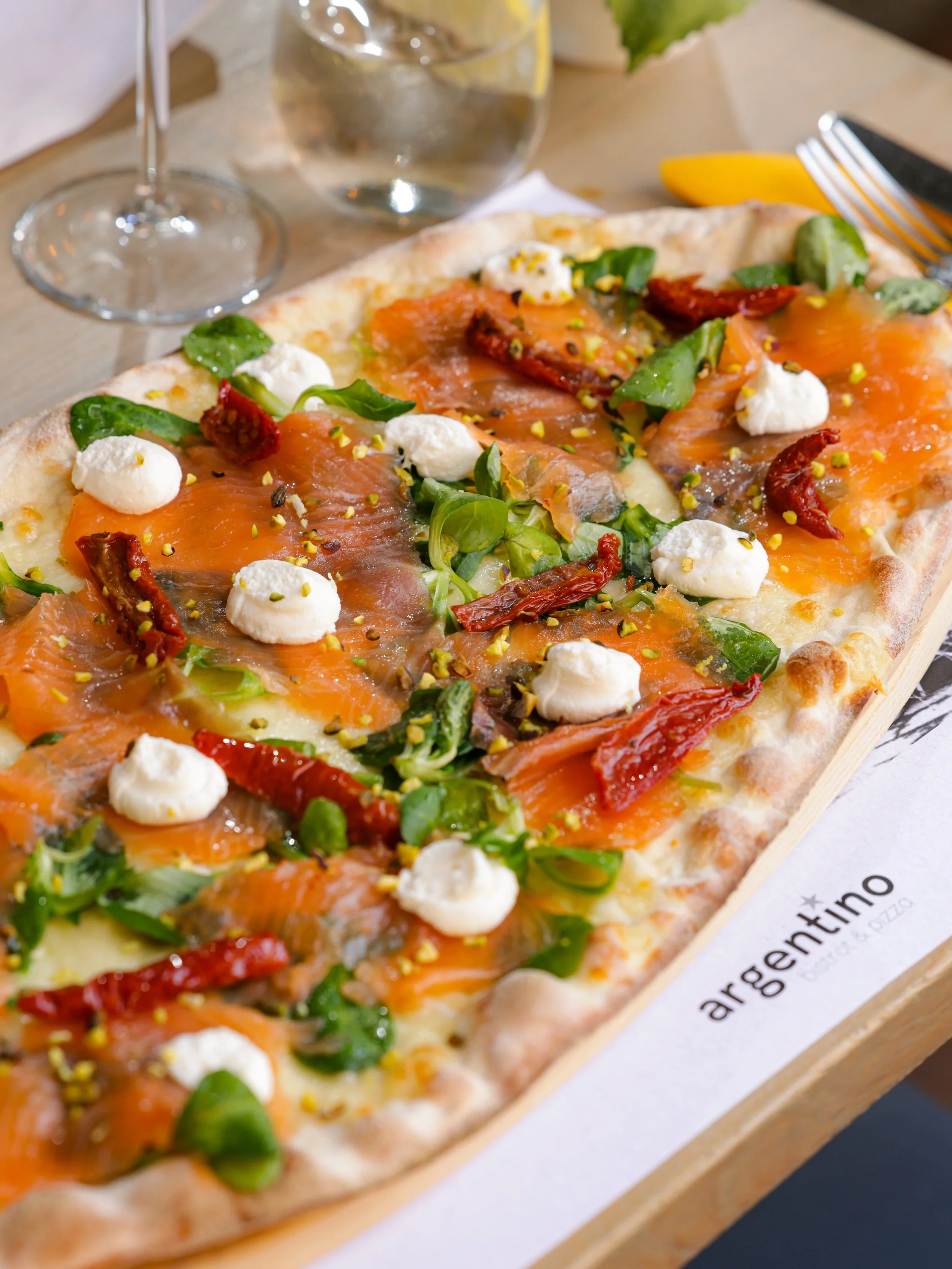 ⤴️PIZZA DEL MESE #GIUGNO 🍕🌱
Mozzarella, salmone marinato, pomodorini secchi, ricotta, songino, granella di pistacchi e zest di limone

Argentino Bistrot &amp; Pizza 
Piazza Riforma -  6900 Lugano 
☎  091 922 90 49 
📧 info@ristoranteargentino.ch
&n