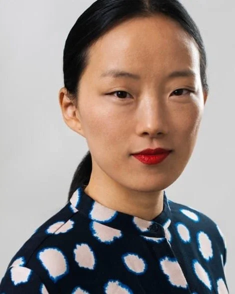 Yang Liu | Ephra 在路上 unterwegs

Wir waren wieder unterwegs: Mit der J&Uuml;L-Klasse aus Kreuzberg haben wir die chinesische Kommunikationsdesignerin Yang Liu in ihrem im Atelier besucht! 🖼️

Yang Liu
sendet mit vereinfachten grafischen Bildern leich