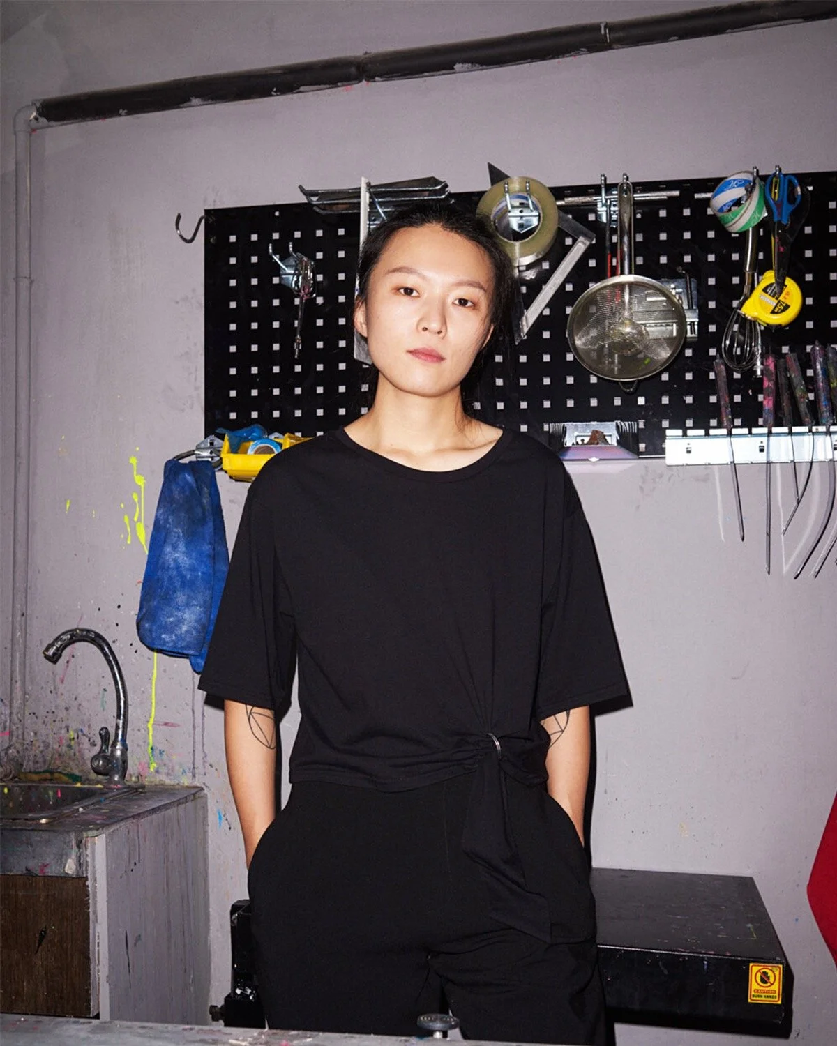 Nini Sum | Ephra 在路上 unterwegs 

Zum vierten und vorerst letzten Atelierbesuch dieser Runde von Ephra 在路上 unterwegs, durften wir die chinesische Mixed-Media-K&uuml;nstlerin Nini Sum besuchen - gemeinsam mit der J&Uuml;L-Klasse aus Kreuzberg. 🖼️ 

Ni