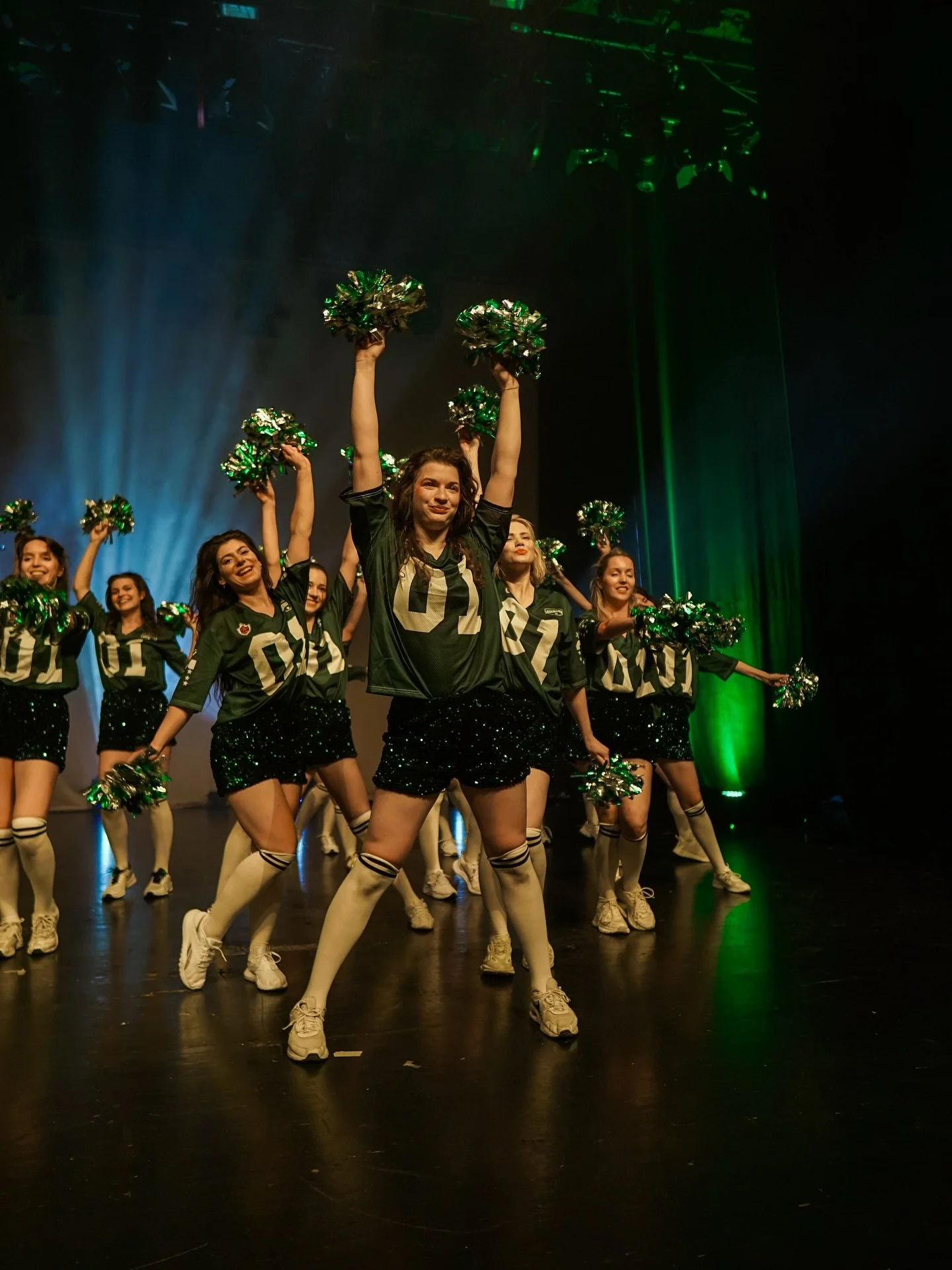 Kad ovakva ekipa navija za tebe - sve može&scaron;!!

Adultice u Cheerleaders koreografiji na na&scaron;oj zavr&scaron;noj produkciji. 🍀💚

📸 @filipslogar 

#zgodnice #newseasonalert