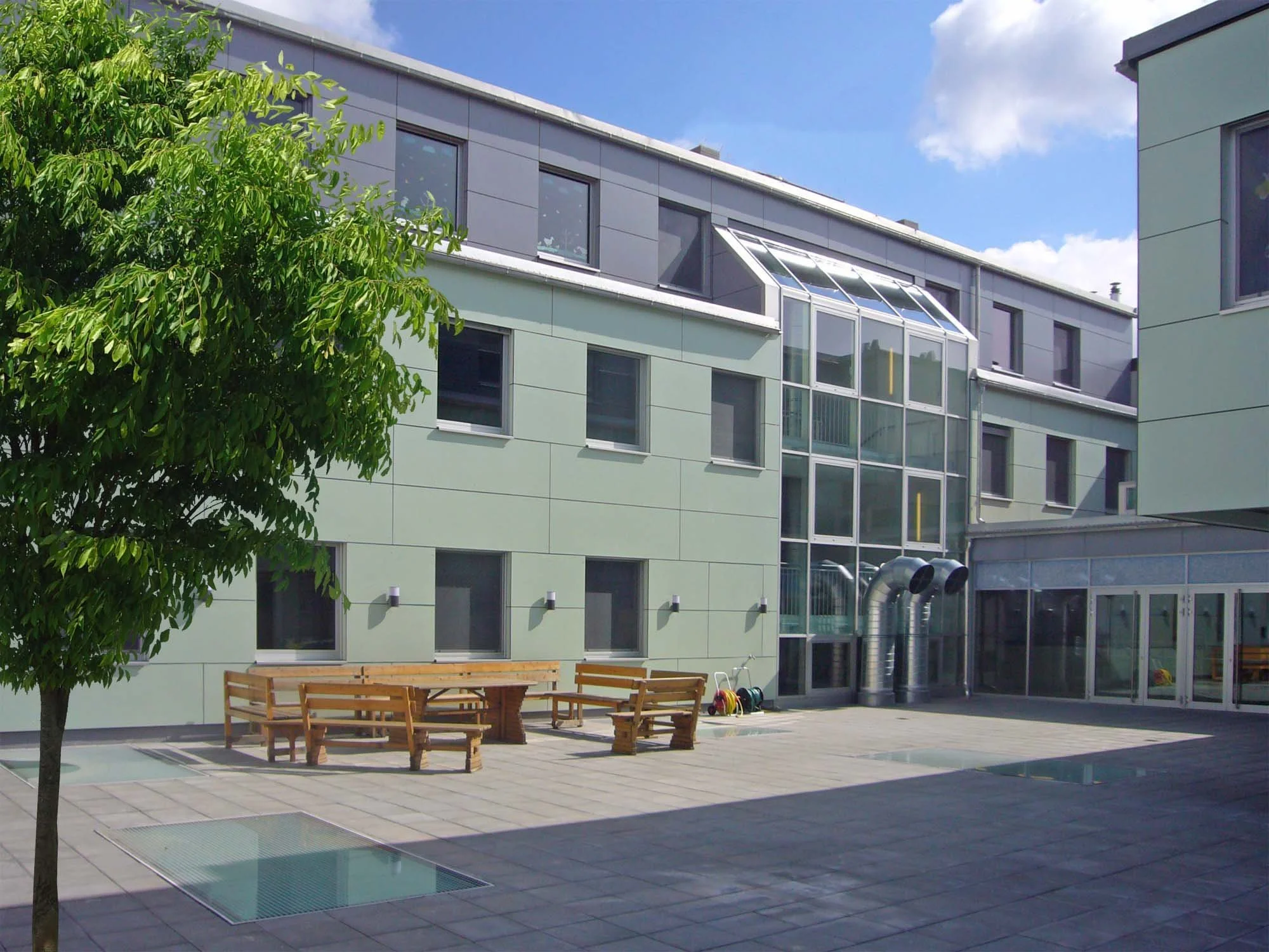 schule baden ansicht schulhof raumpunkt architekten.jpg