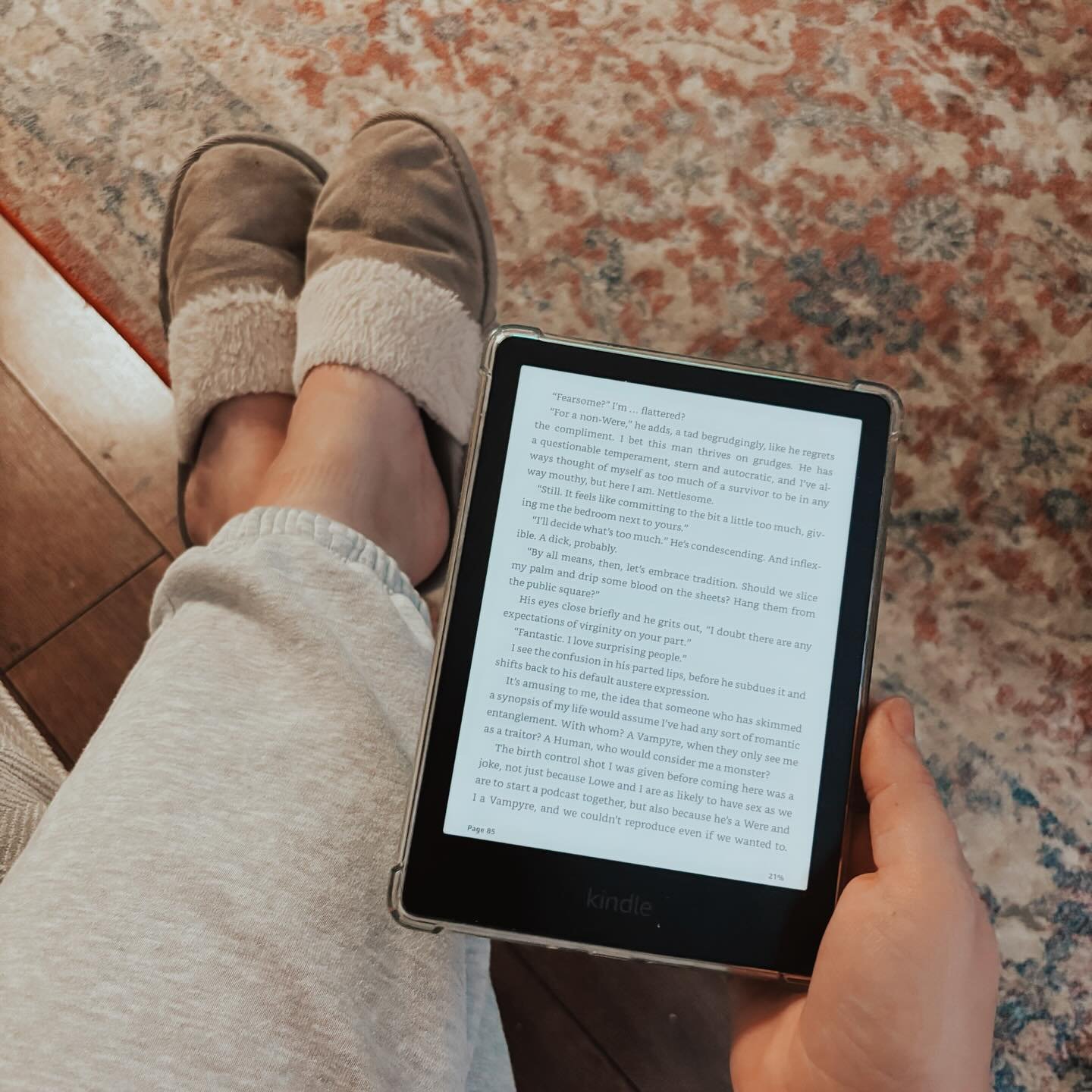 Cozy October nights 🤍🍂 slippers on and the Kindle at the ready. I&rsquo;m currently reading Bride by @alihazelwood and I&rsquo;m very, very obsessed 🫶🏼

_______

#spookyseason #spookyszn #cozyvibes #cozyreading #fallvibes #alihazelwood #currently
