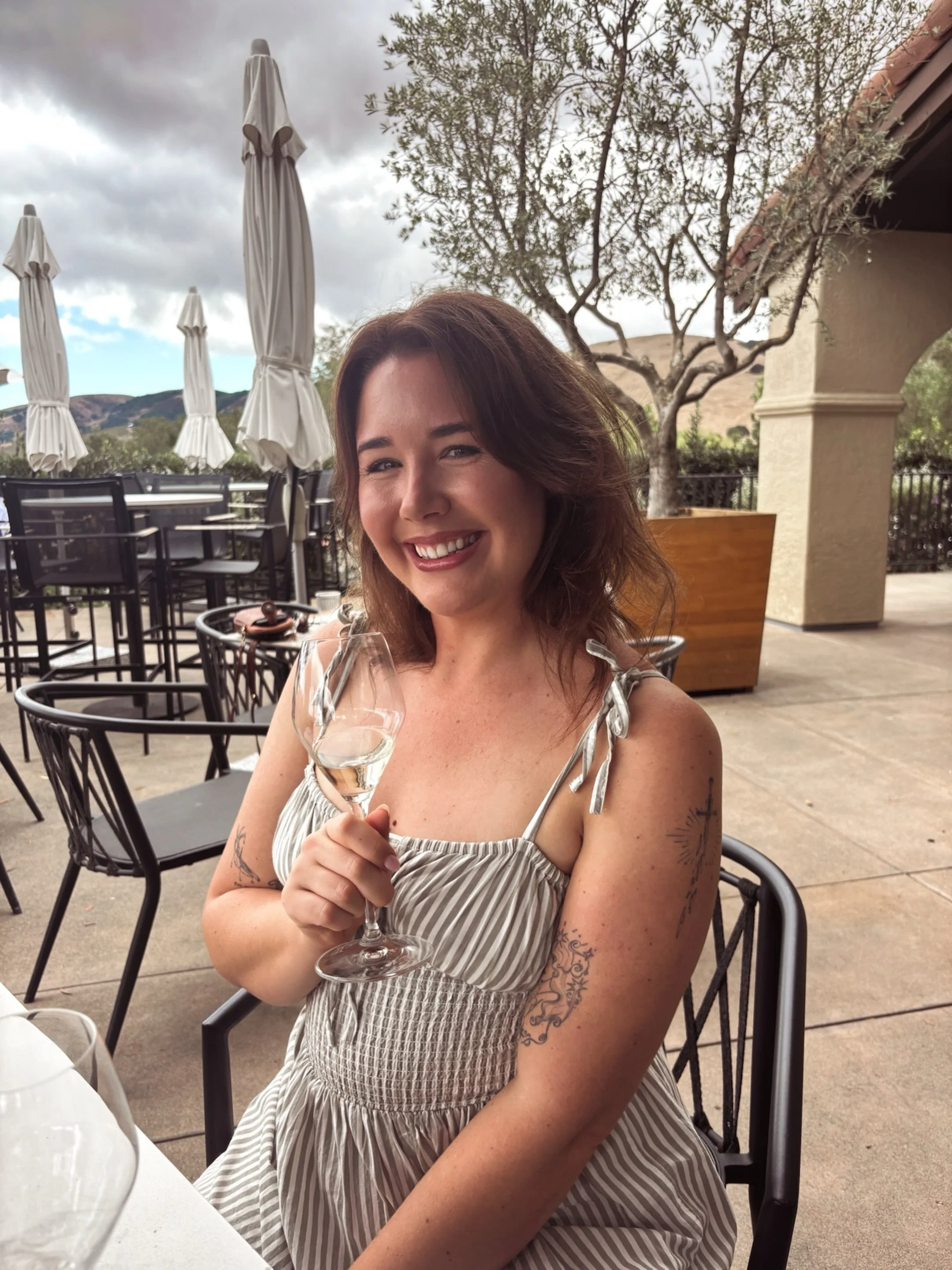 oh how i WISH i was wine tasting in a sundress on a sunny sonoma terrace but actually &hellip; i&rsquo;m currently huddled up in the couch to outlast a very rainy, windy, dreary british autumn 🍂 

BUT the current weather is perfect writing weather s