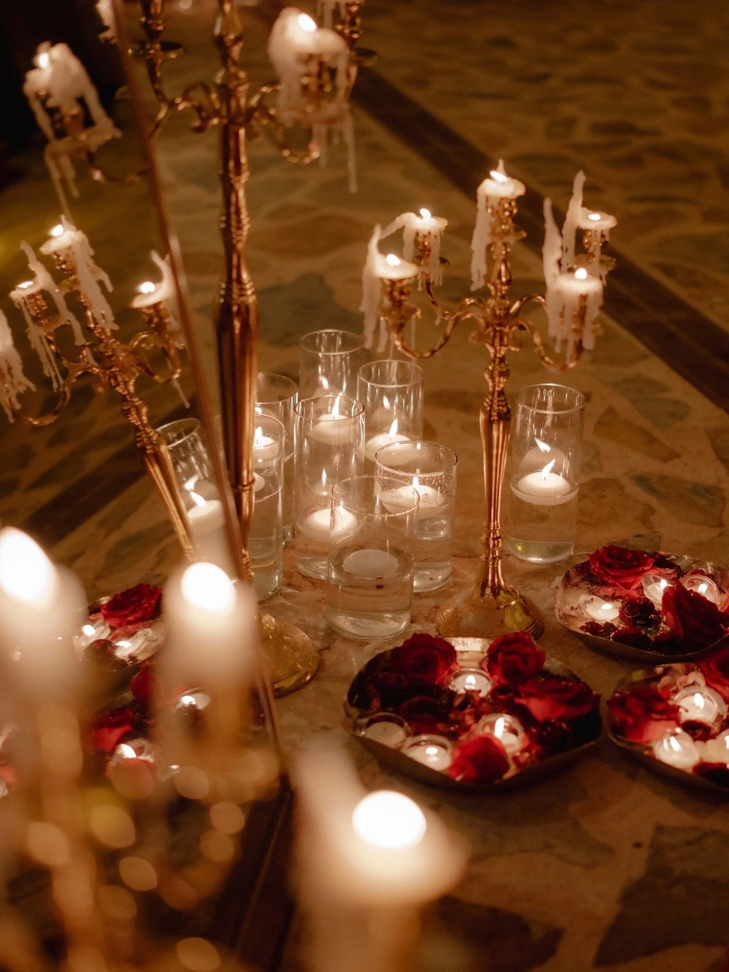 Candlelit moments that make Christmas Eve feel slower, softer and effortlessly special.