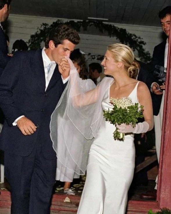 Lately, images of Carolyn Bessette and John F. Kennedy Jr's wedding have resurfaced - the new series bringing them back into focus.
And it still feels the same.
Nothing overworked.
Nothing oversized.

Just a clear sense of what mattered.
An enduring 
