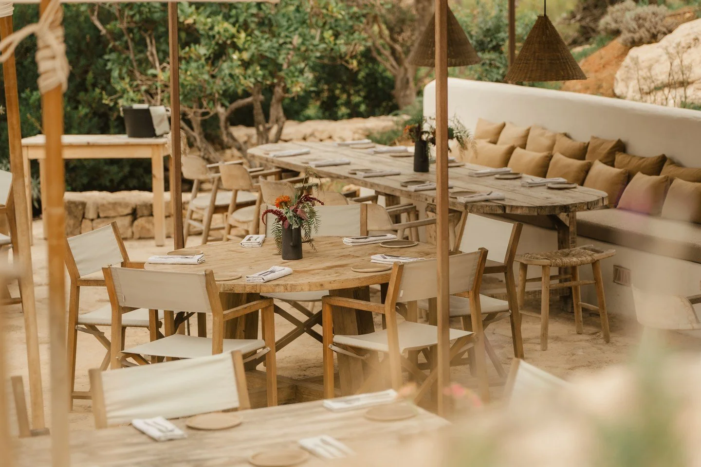 A farewell lunch, the Mediterranean way.
Submerged in warm beige tones, grounded, generous, easy.
Ibiza in its pure essence.

JC Bespoke Events

Venue @aguamaderaibiza
