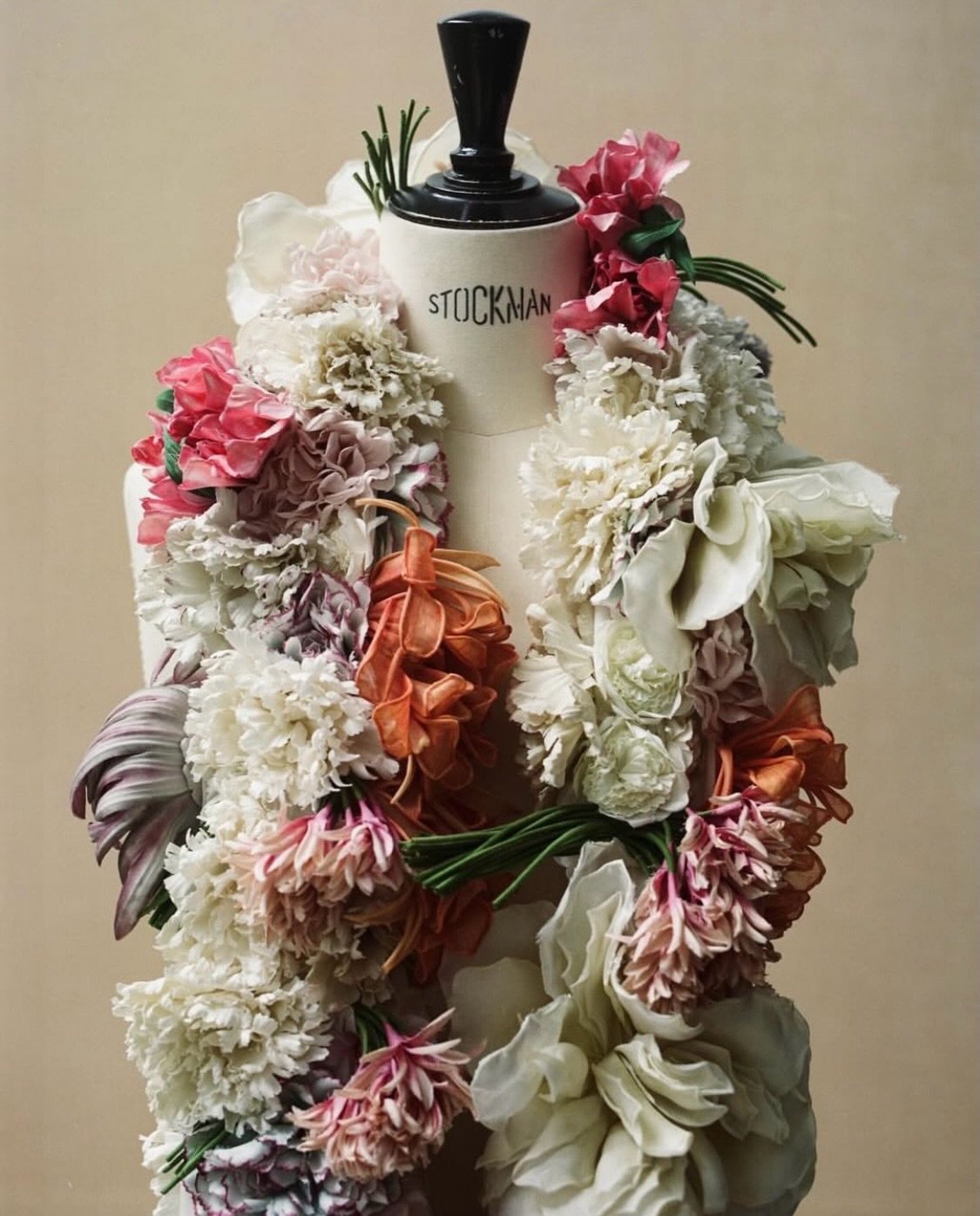 Jonathan Anderson&rsquo;s first Dior Cruise show at LACMA and I cannot stop thinking about the flowers.

This is what happens when I watch a show like this - I stop seeing clothes and start seeing tables, rooms, atmosphere, moments.

The buttercup pl