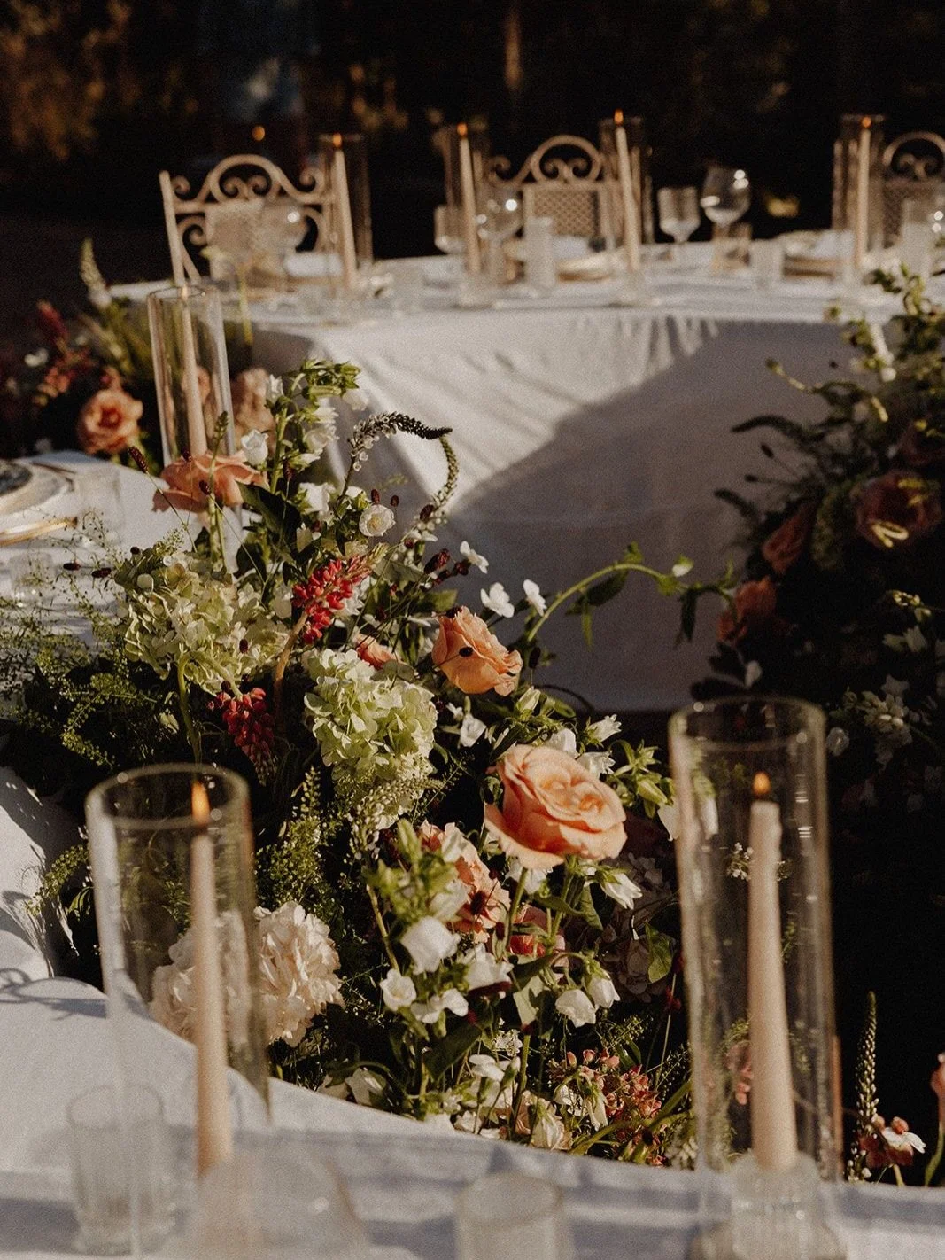 The most beautiful tables don&rsquo;t sit within a landscape.

They become part of it.

For Victoria &amp; Charlie&rsquo;s welcome dinner at @fincadelica, the tables were arranged around a flowering garden that appeared to grow straight from the deck