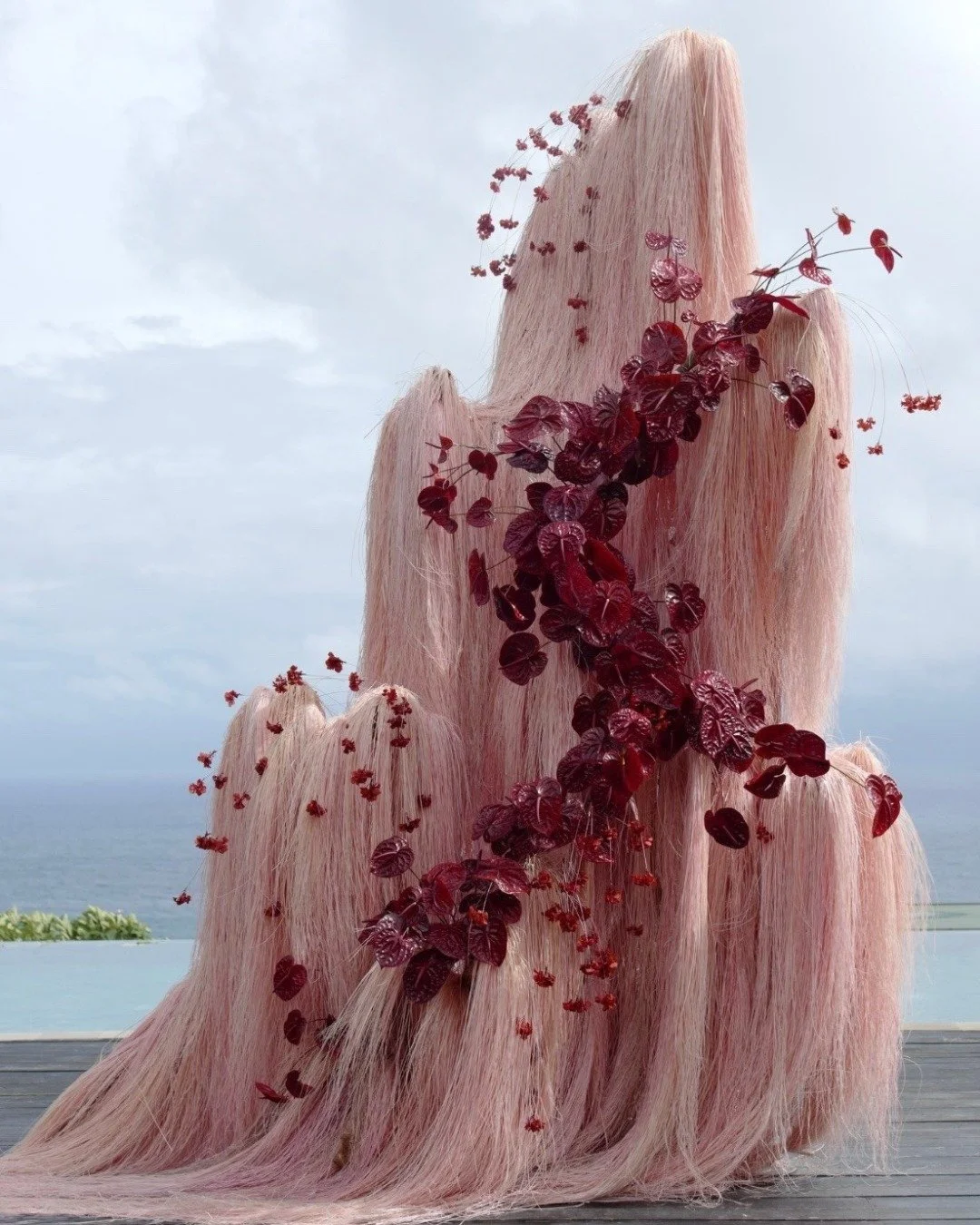 What a dream.
Burgundy anthuriums climbing over flowing towers of pink pampas, waiting to witness the bride and groom say I do.

A little inspiration from the other side of the globe, all the way from Bali.

@queyqang_event