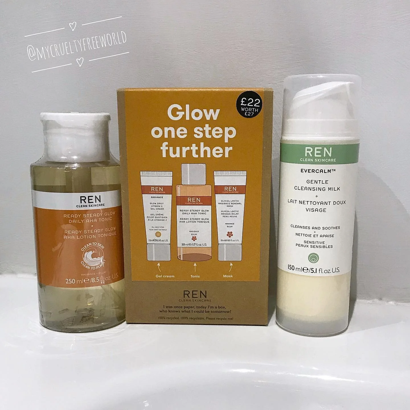 Had a voucher for @marksandspencer that needed using up, so I opted for the really popular @renskincare AHA tonic. I see so many people raving about this stuff (I do have a mini to use up first). Also got the little set of minis to try - the cleanser