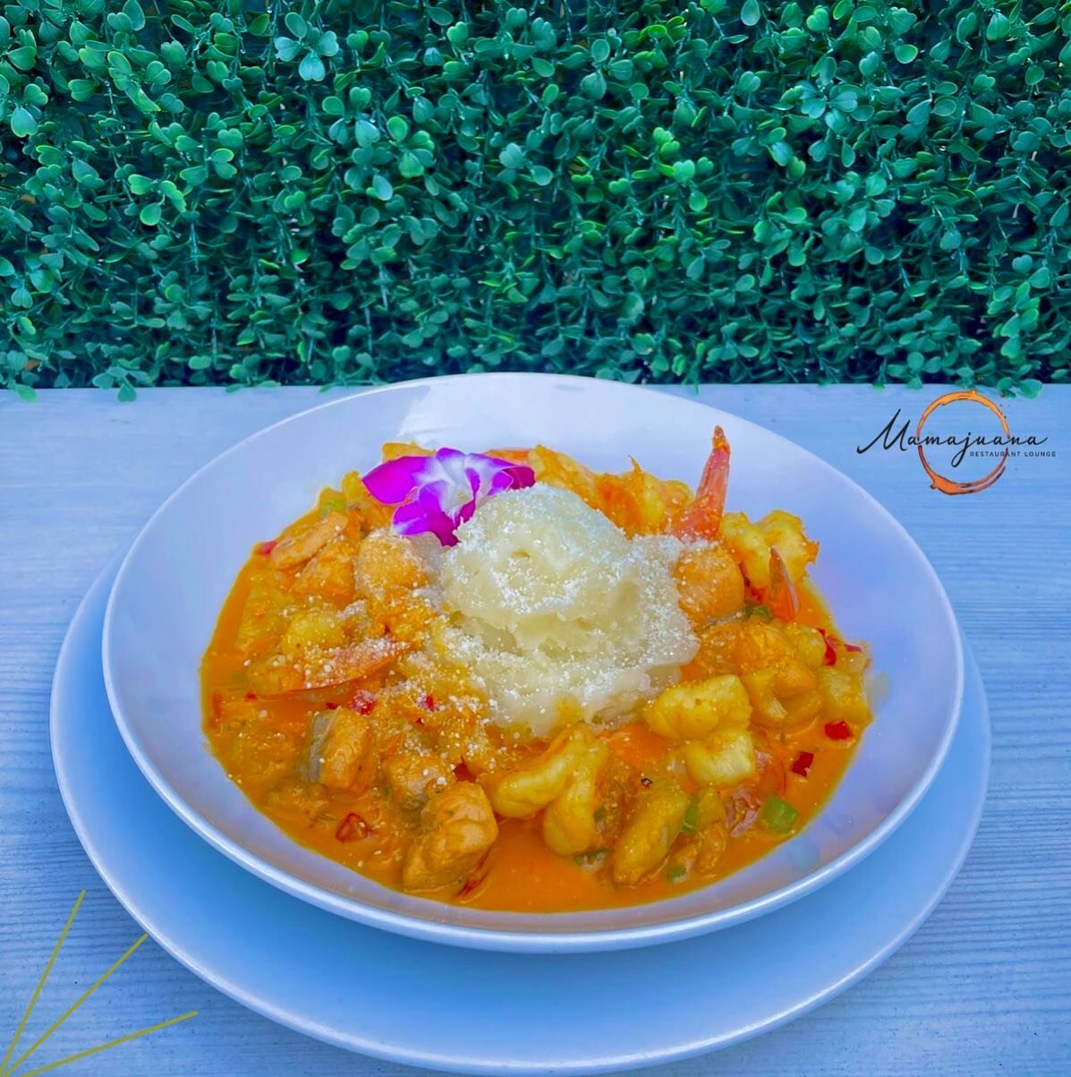 HappyFathersDay💙👨&zwj;👧&zwj;👦

  We have also made another option for Father&rsquo;s Day.🤩 You can now get our new dish. Which consists of a mix of seafood (Salmon, Fish, Shrimp, and a side of mashed potatoes or yuca mashed ).

Let us weave a sp