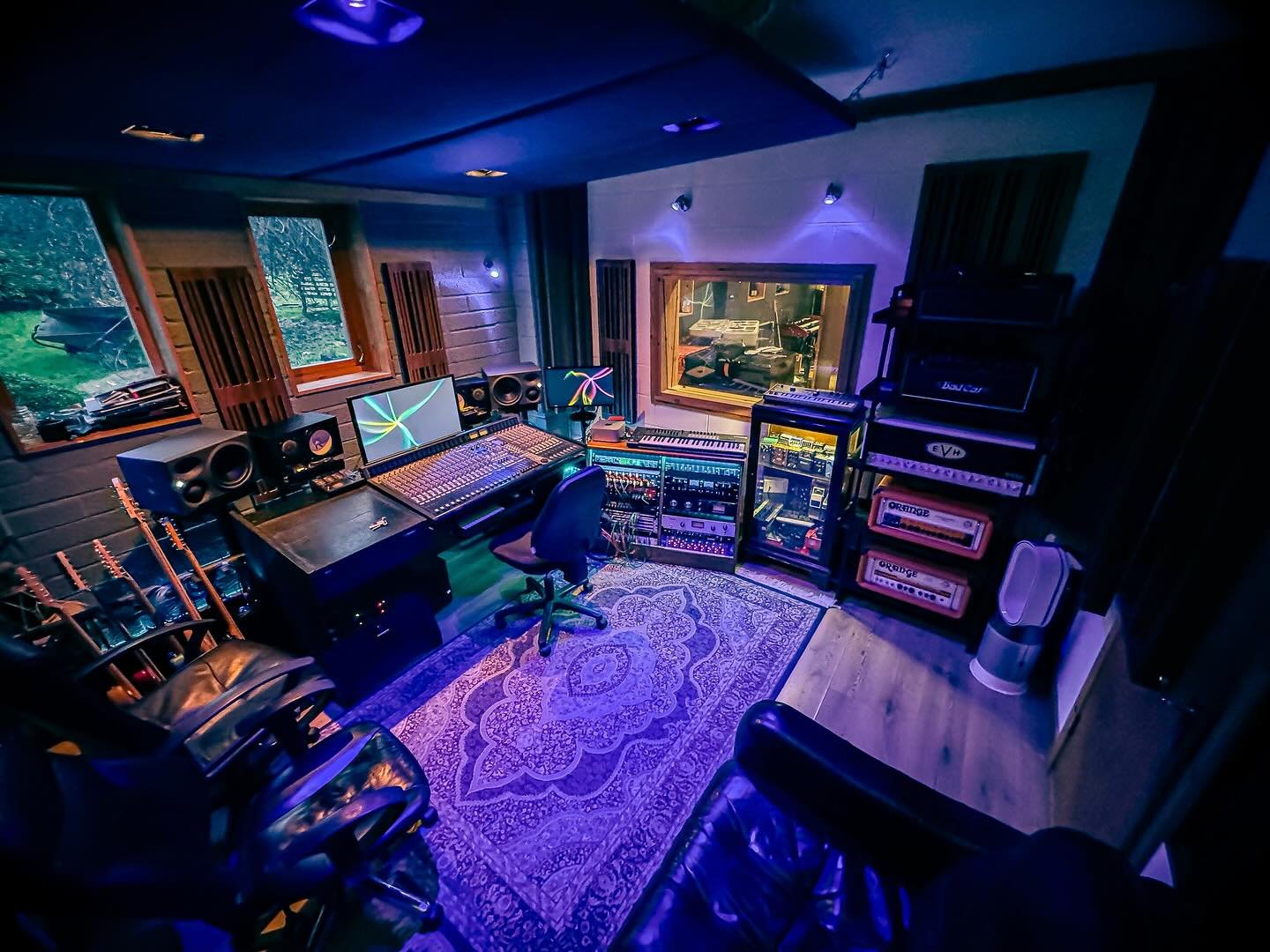 Secondary to a high quality signal-chain, it is IMPERATIVE to have a Persian rug in your control room. 

#controlroom #logicprox #recordingstudio #liveroom #musicproducer #music #musician #studio #newmusic #studio #amps #guitar #amplifier