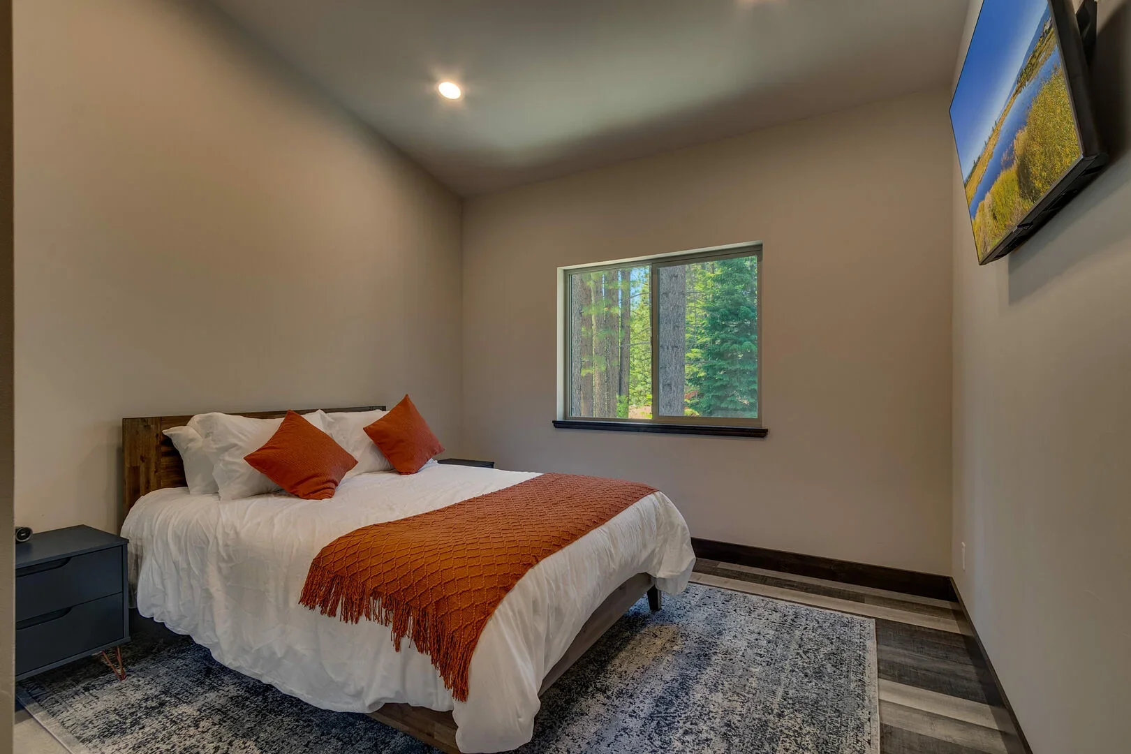 Earth Queen Room- Private Room Single Occupancy