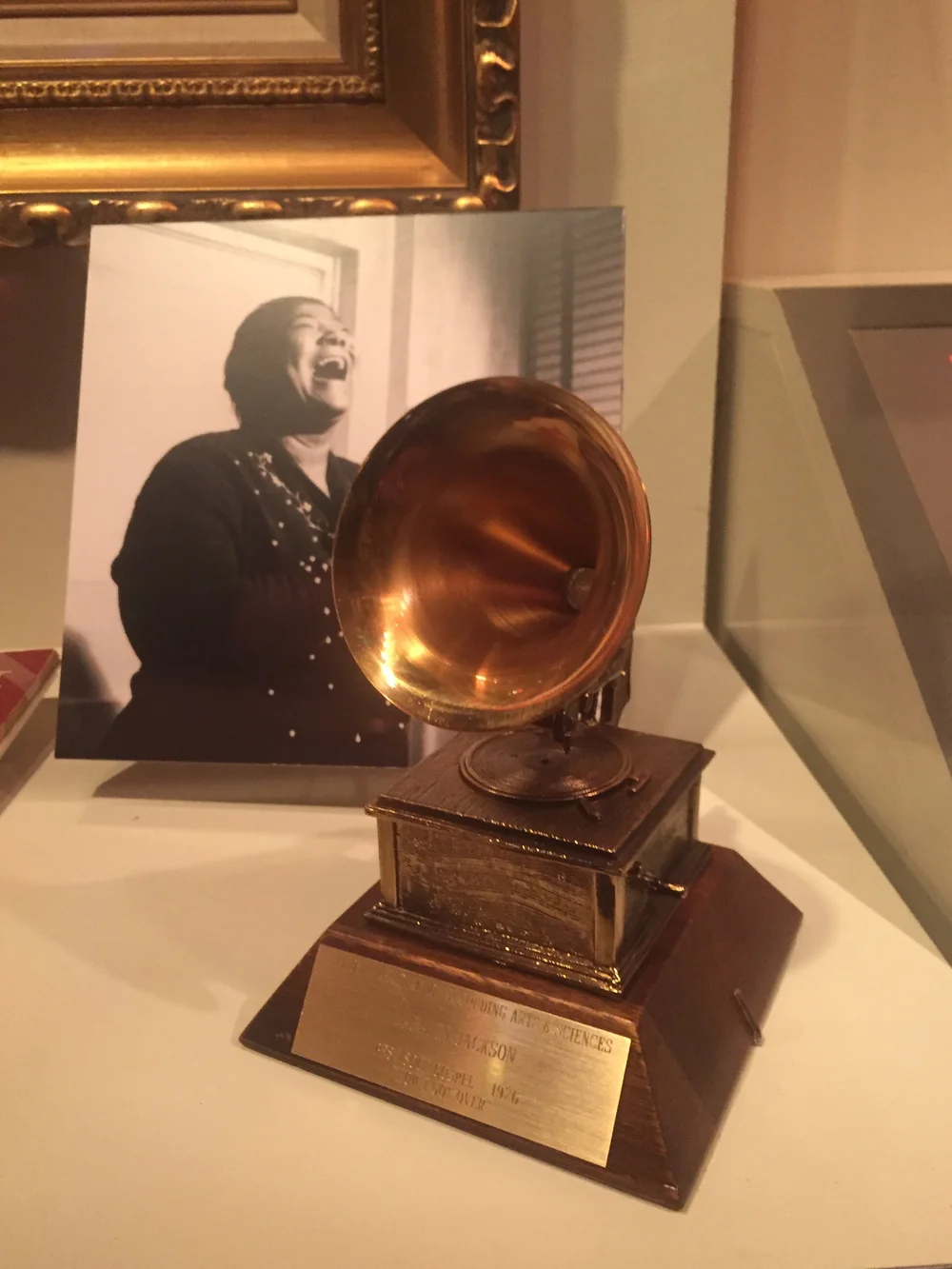 Grammy awarded to Mahalia Jackson, 1976