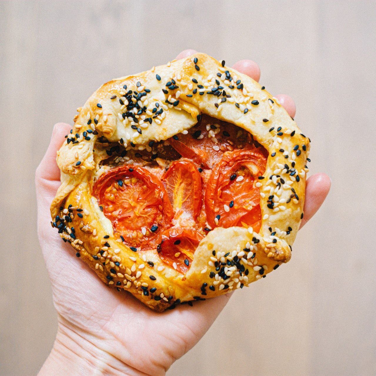 Tomatoes and cream cheese galettelettes inspired by @mollyyeh 🍅❤️

#galettelette #vegetarian #vegetarianfood #food #foodie