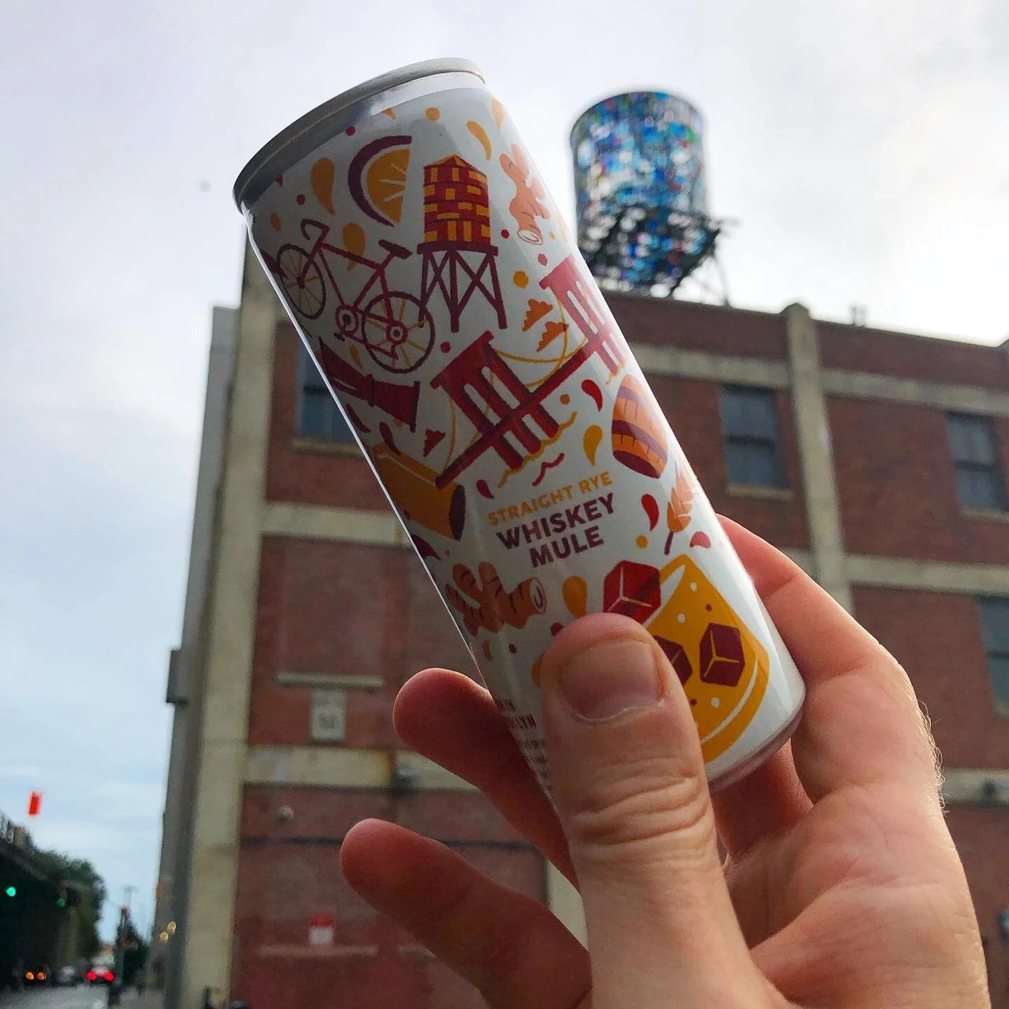 We raise a Whiskey Mule to Tom Fruin&rsquo;s beautiful water tower sculpture, aka our favorite part about driving on the BQE (and maybe our favorite part of this can design). Happy Friday all! 

@tomfruin @mixtressnyc @tommacy @nydistilling #cannedco