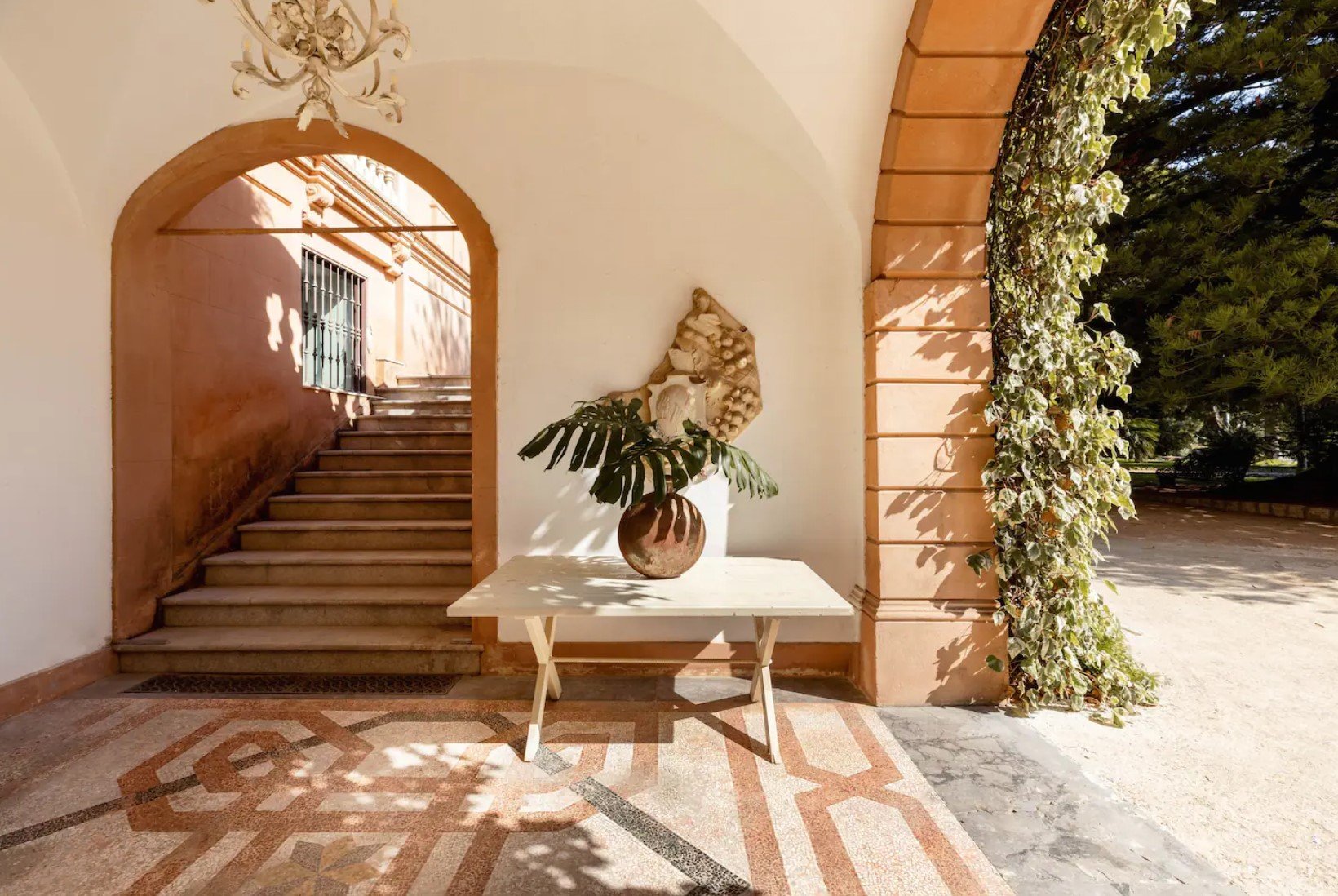 villa tasca table with palm decoration.jpg