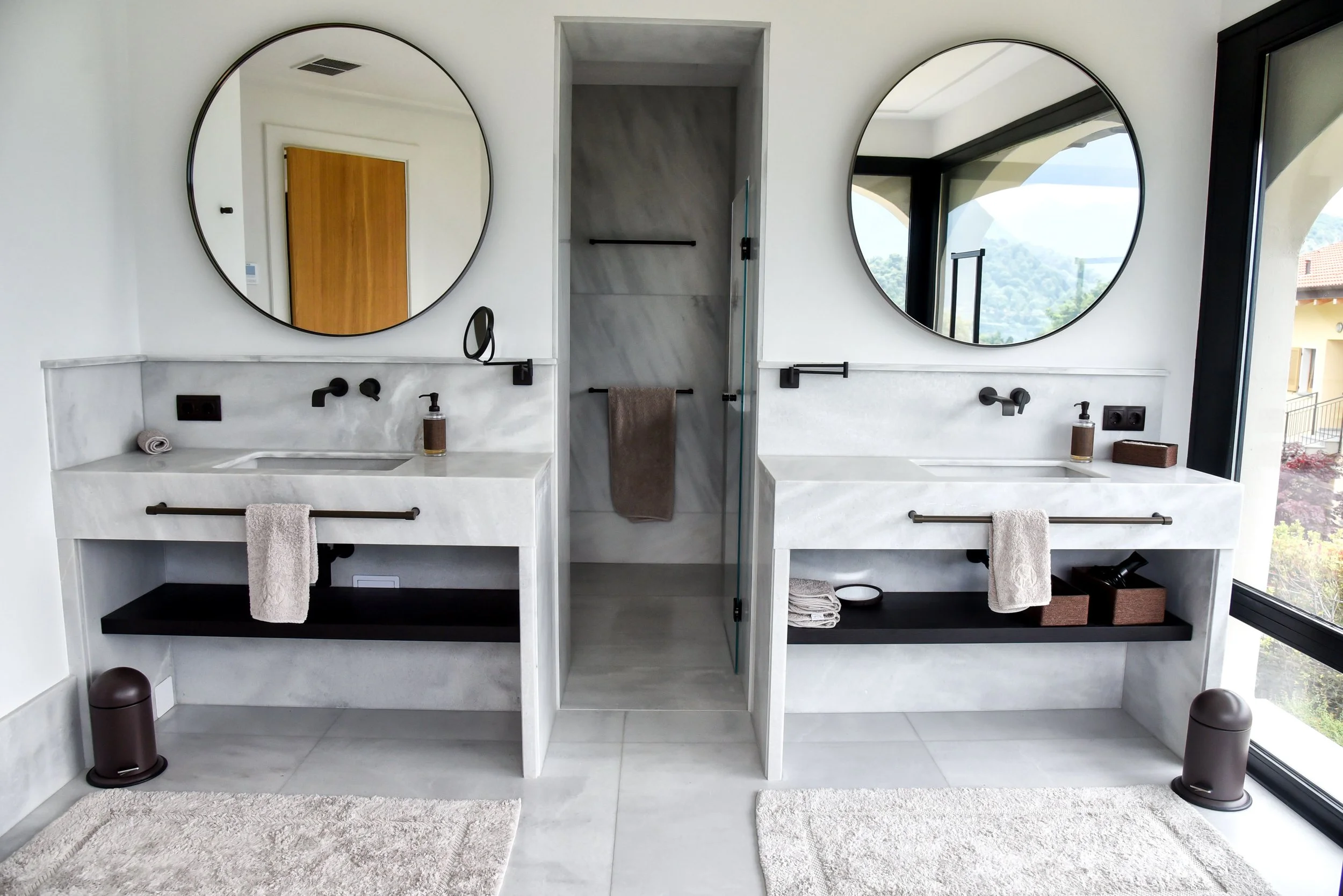 Villa Cleo Lake Como Master bedroom 20.jpg