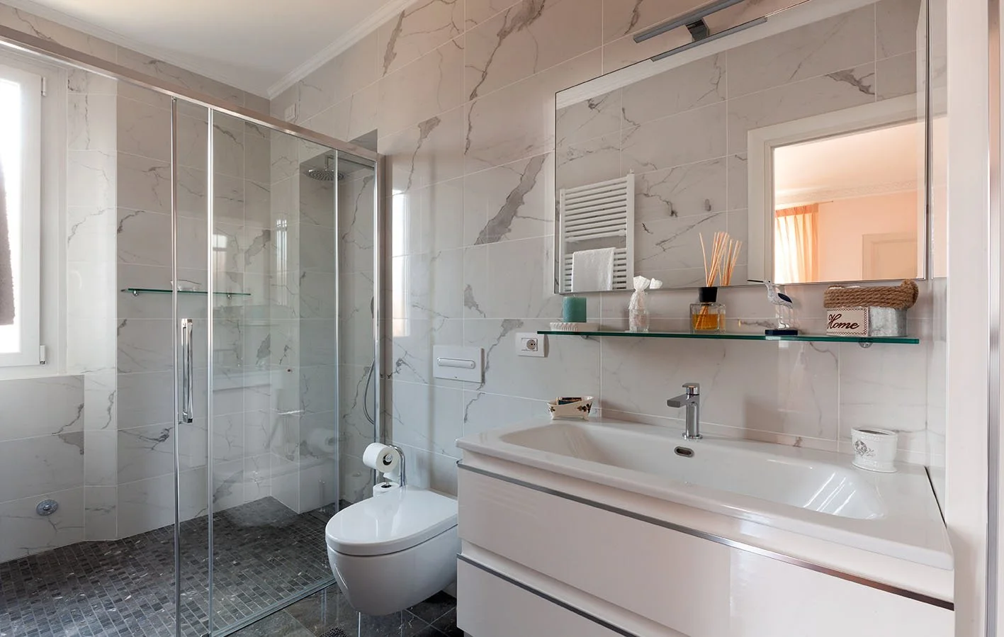 Villa Oliveto Lake Como - 27- queen ensuite.jpg