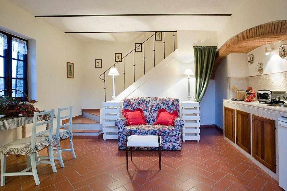 villa certaldo kitchen table and sofa