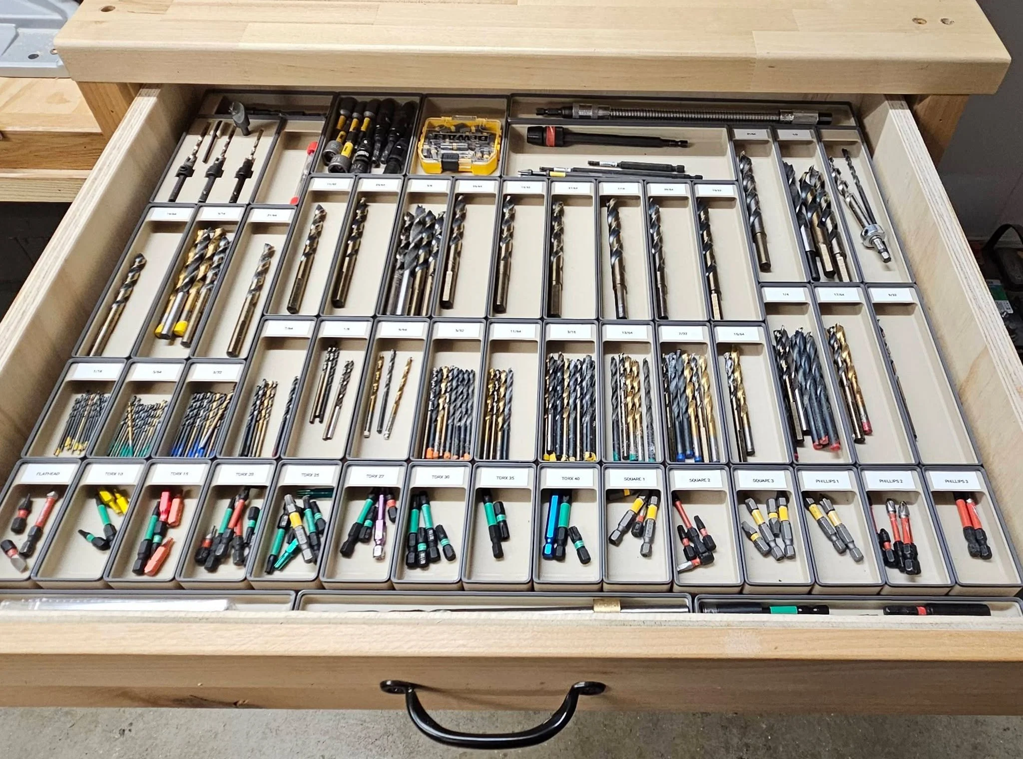 I was able to get some time in the wood shop this weekend.  I've been working on a few projects that are still in the works.  I managed to finish one of the side projects though and wanted to share.  I organized all my drill bits and driver bits.  Lo