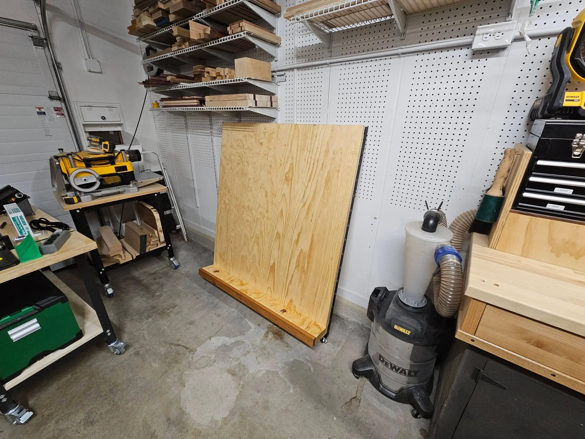 This one won't be exciting for any one else but me,  but this was on the to do list for a while.  I've been reorganizing the wood shop to make room for the new cue-lathe. I had to find a new spot for plywood storage so I repurposed the A frame legs f