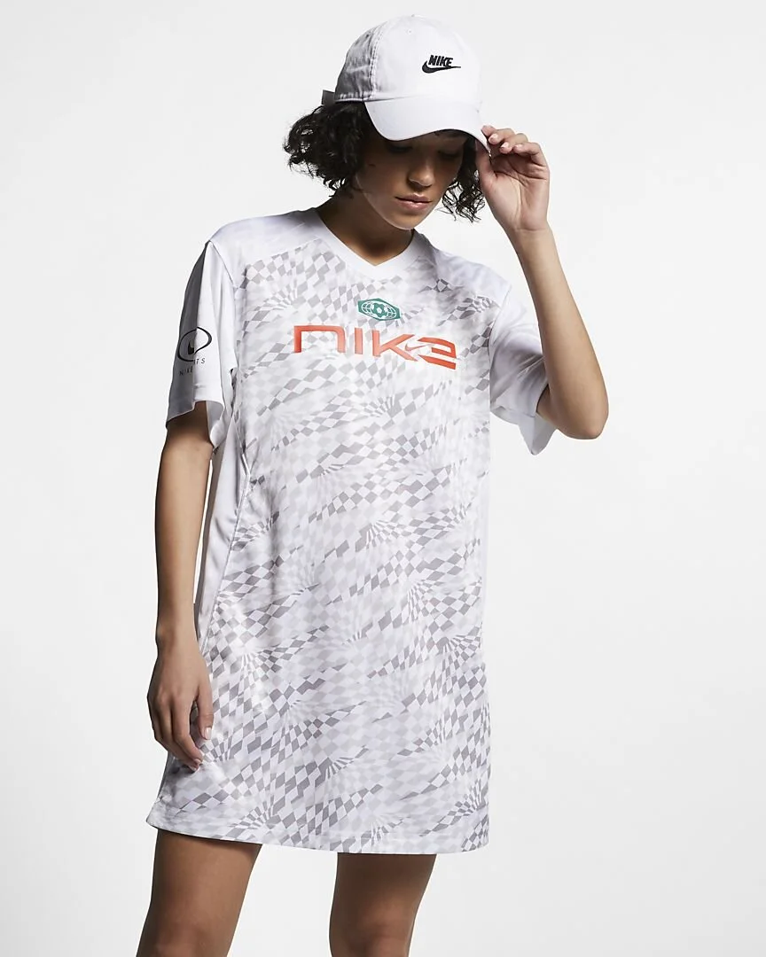 sportswear-womens-dress-FKZs6m.jpg