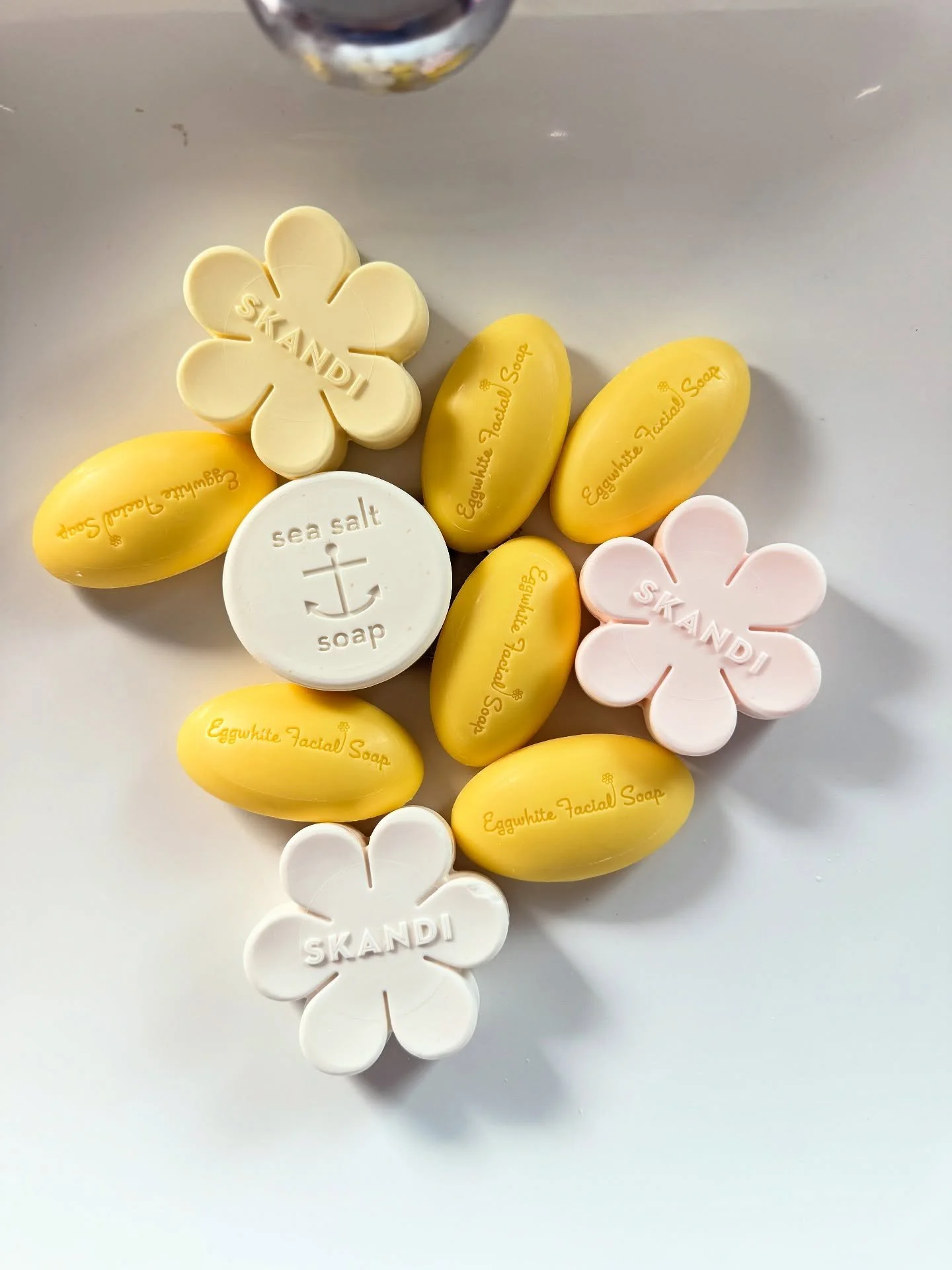 Hand Soap + Clean + Love + Shop Local
@bushardspharmacy 
.
#stayhealthy #lagunabeachpharmacy #plasticfreeliving #handsoaplove #shoplocallagunabeach #goodforyougoodforearth #communityovercompetition