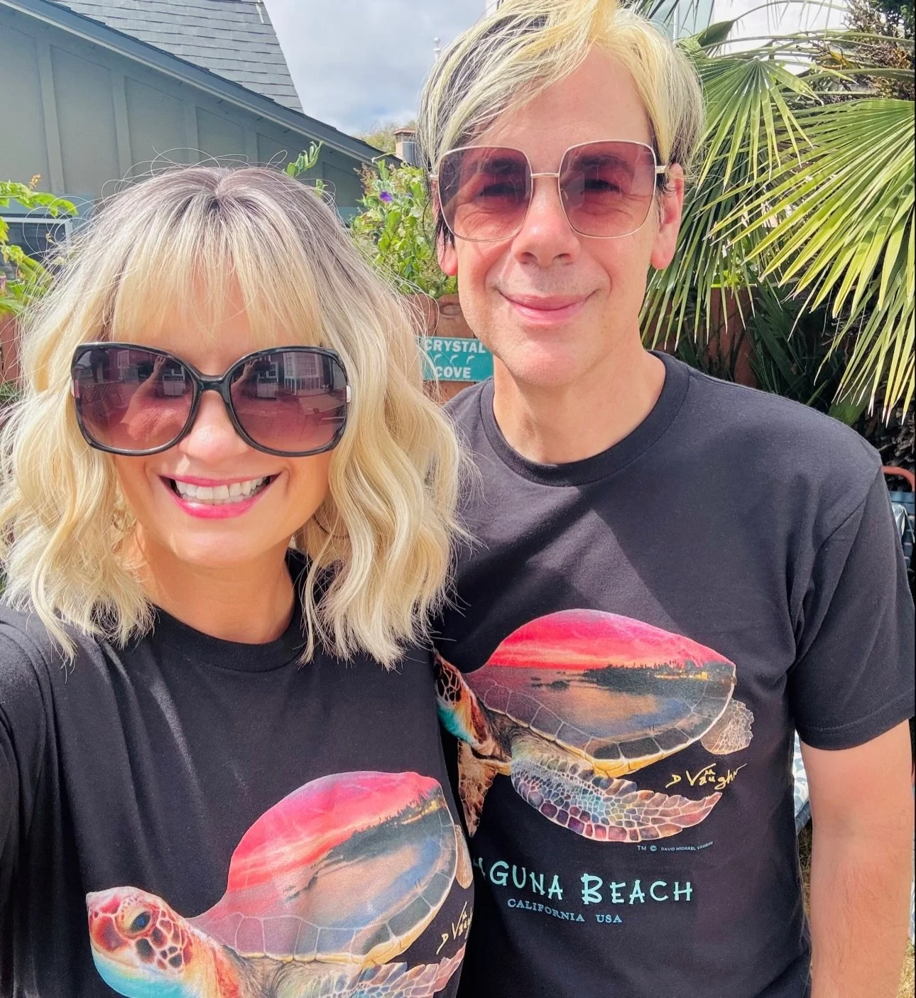 🌅🐢 Super excited to spotlight the &ldquo;Laguna Artwork Turtle T-Shirt&rdquo; &ndash; designed by local Laguna legend David Michael Vaughn! (Shoutout to his amazing wife Jen too ❤️)
This piece is a heartfelt tribute to the stunning beauty of Laguna