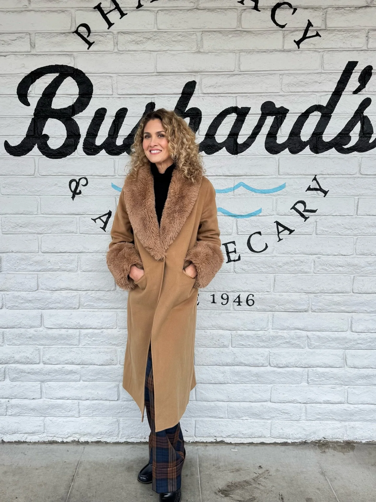 Meet this beautiful local &amp; friend&hellip;Laguna Beach native, Jonnie LoFranco grew up with a love of sunshine, the ocean, and fresh, natural food. Her father, the family gourmand, dreamed of bringing authentic old-world artisan bread to Southern